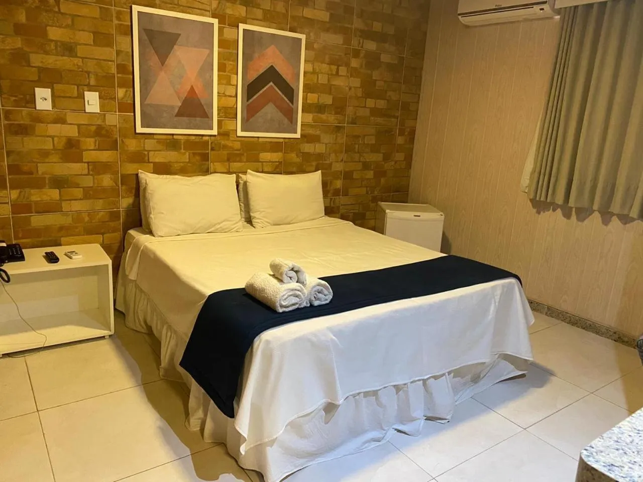 Bedroom, Bed in Farol Plaza Hotel