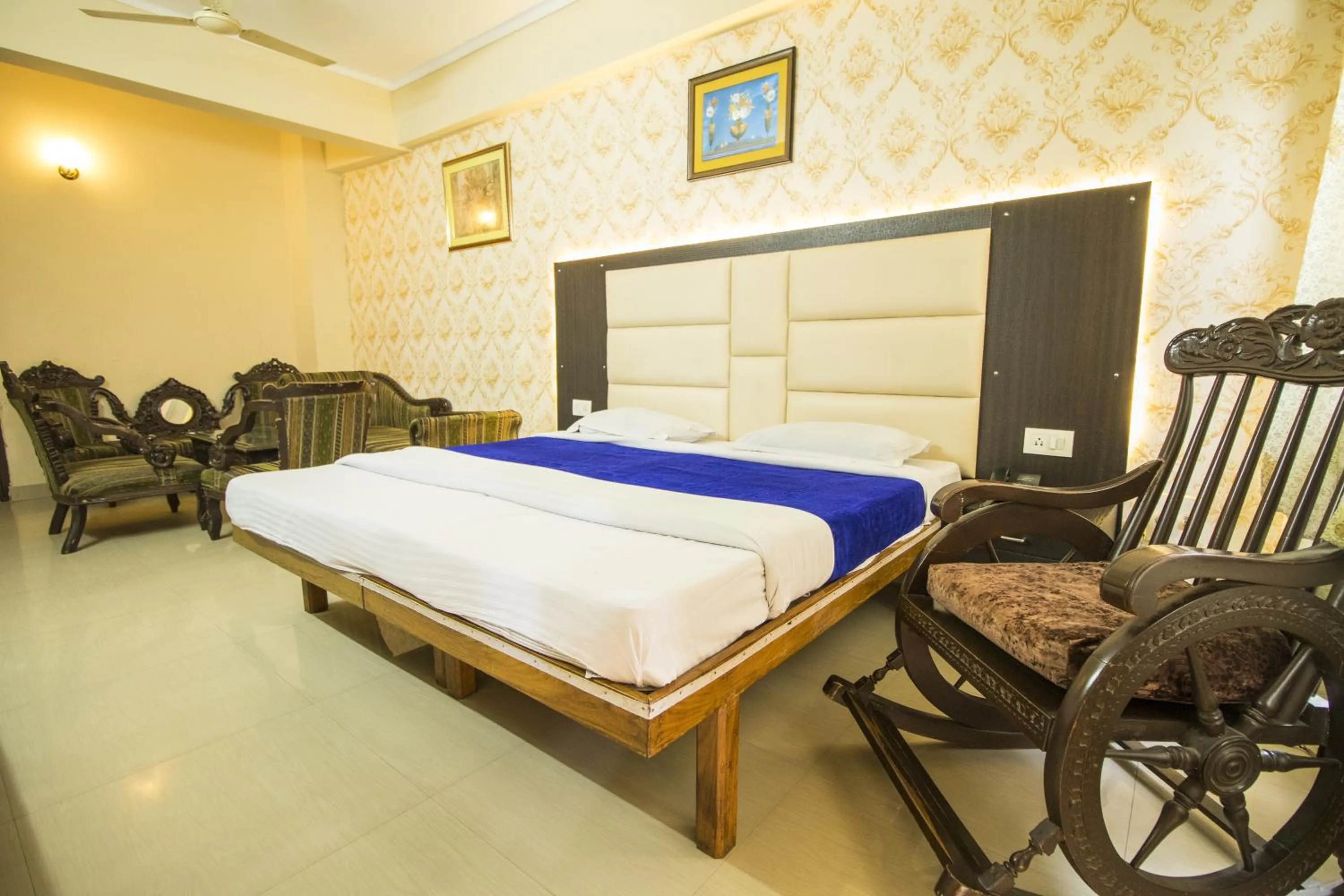 Bed in WOW STAYZ2 Hotel Jahanvi Dale