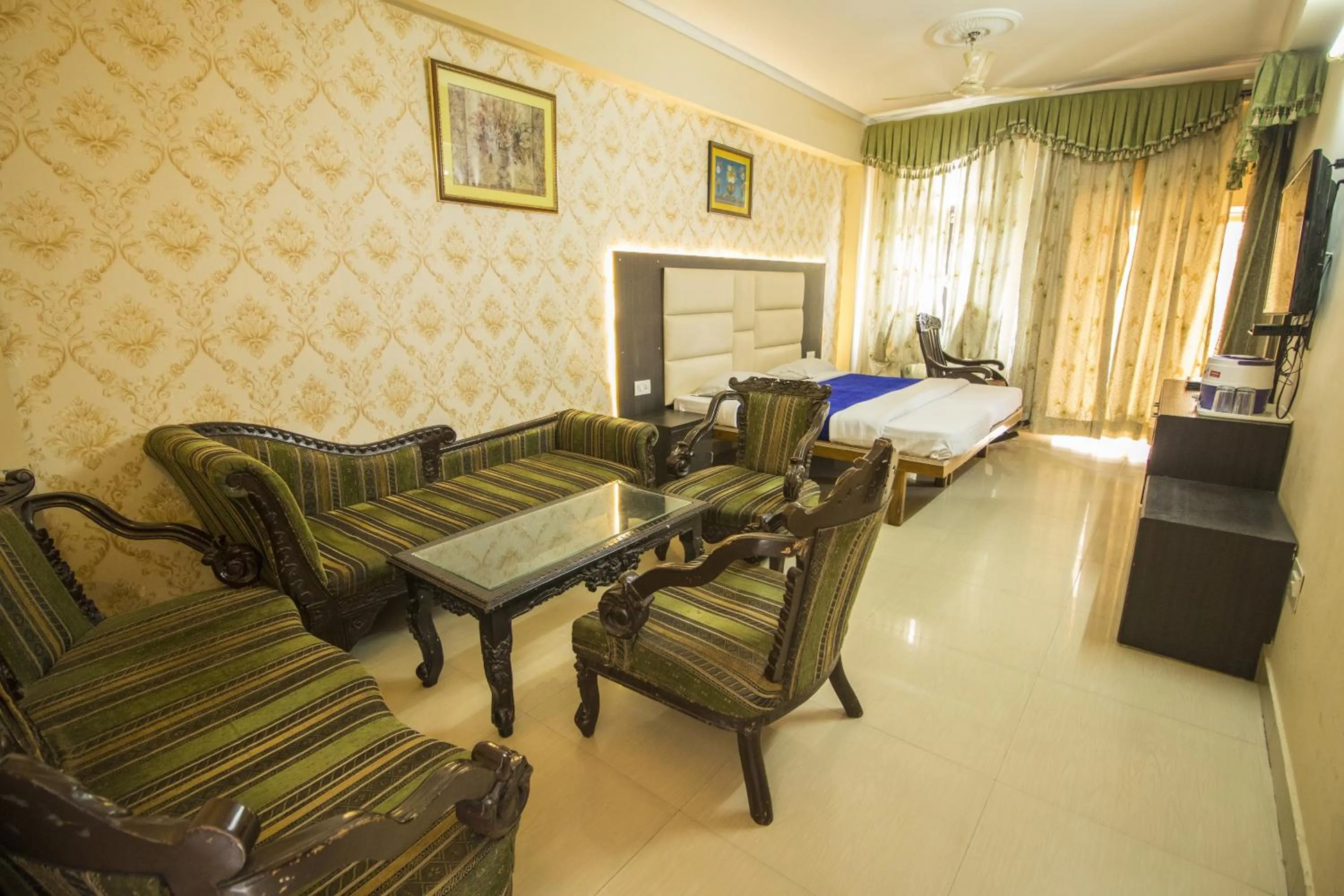 Living room in WOW STAYZ2 Hotel Jahanvi Dale