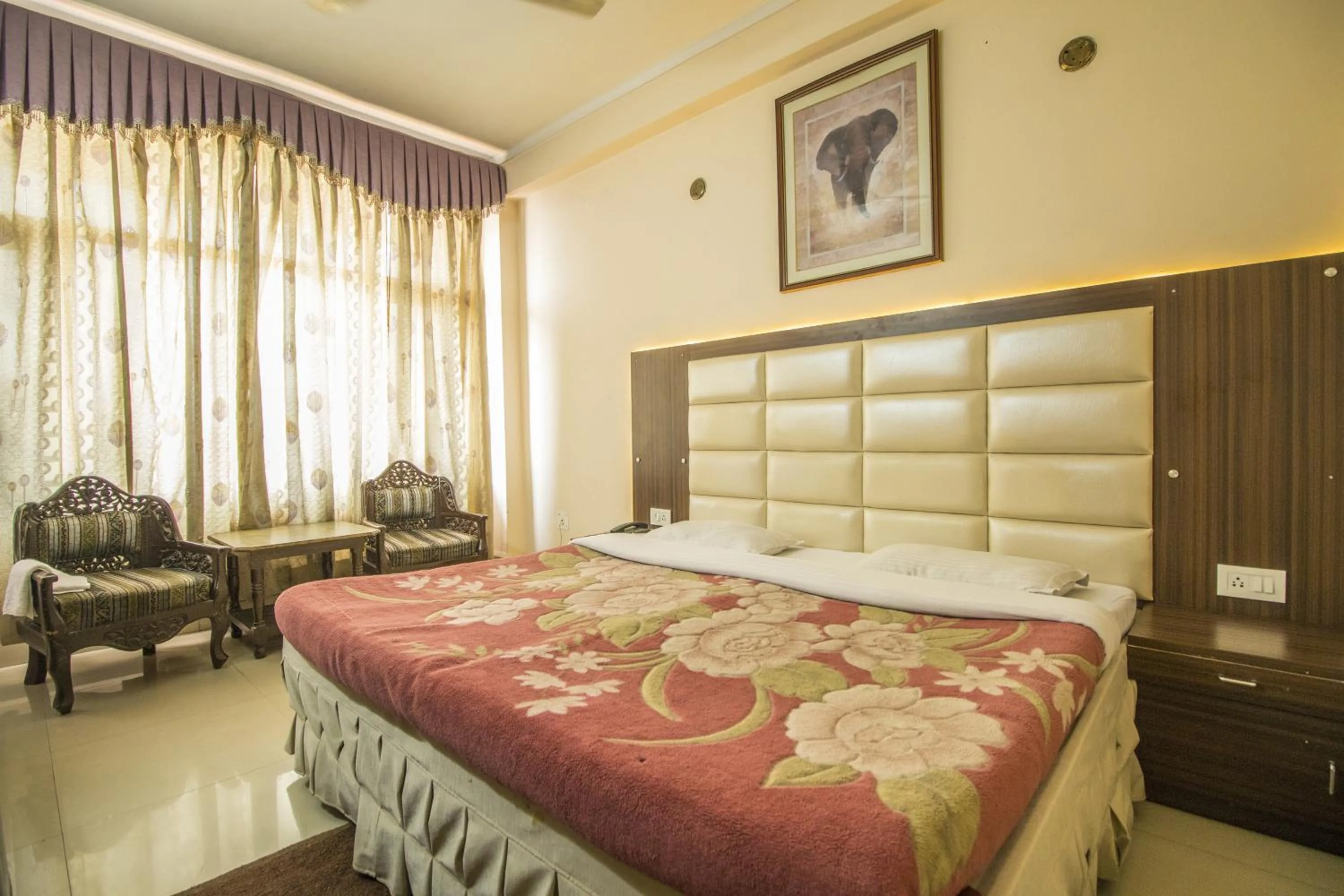 Bed in WOW STAYZ2 Hotel Jahanvi Dale