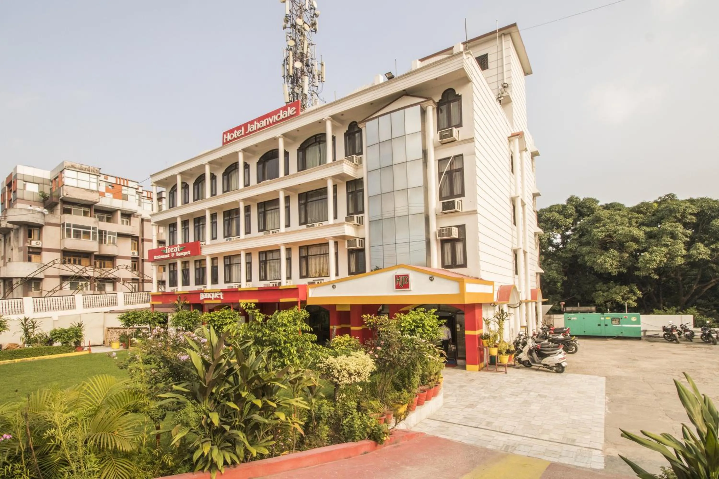 Property building in WOW STAYZ2 Hotel Jahanvi Dale