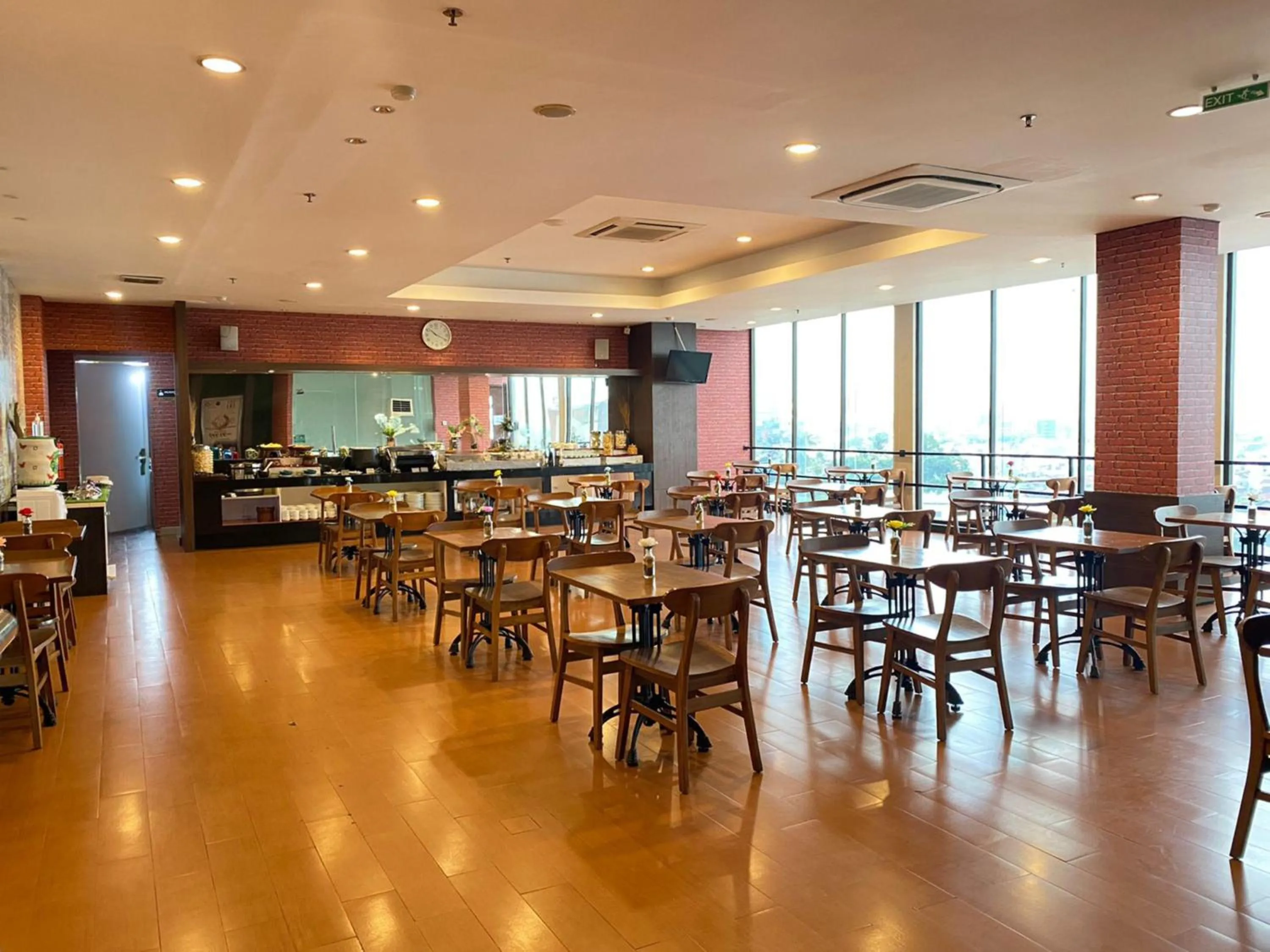 Hotel 88 Embong Malang Tunjungan Surabaya by WH - Breakfast with The Best View on The Highest Floor and Strategic Location in The City Center