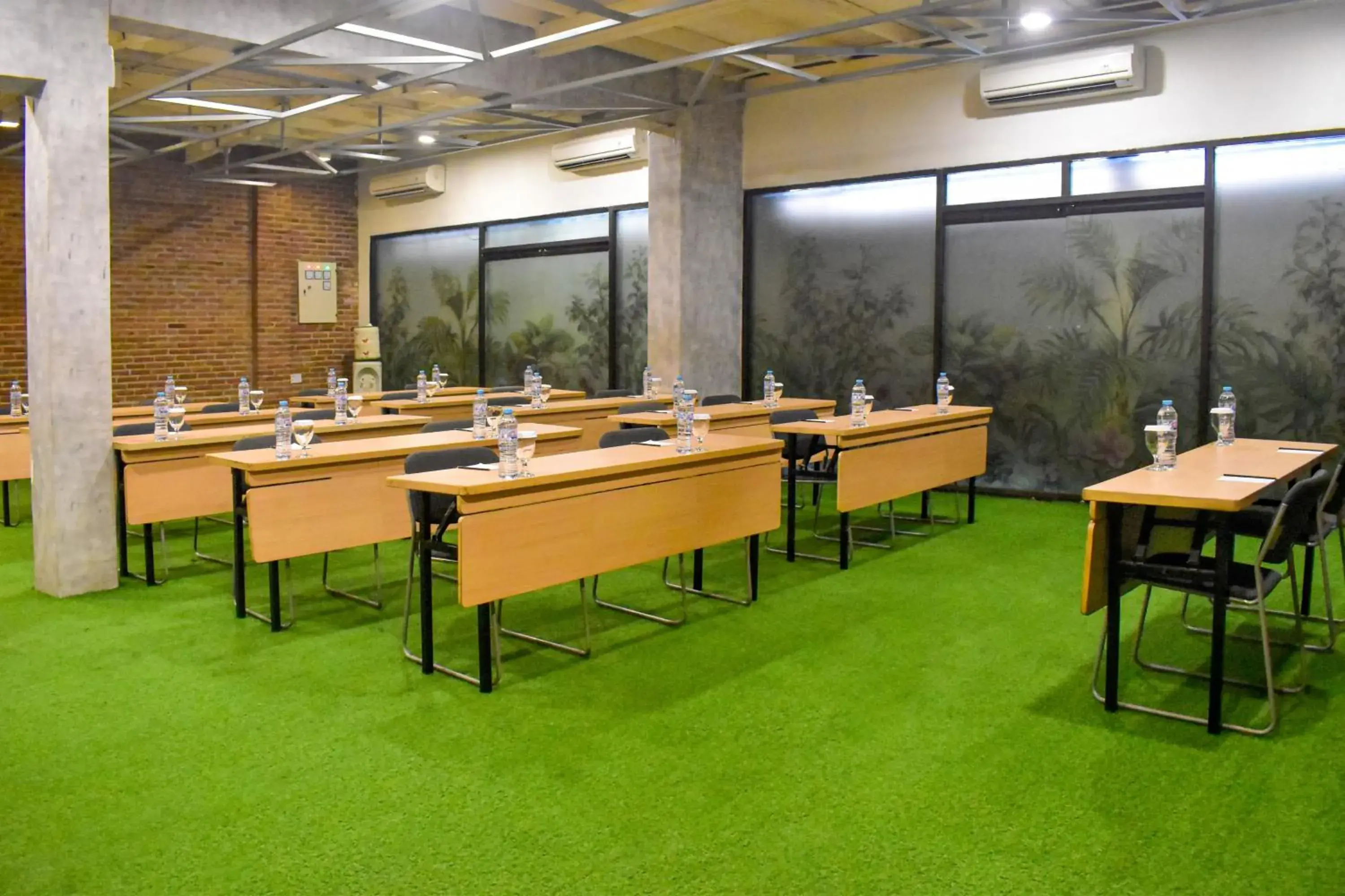 Hotel 88 Embong Malang Tunjungan Surabaya by WH - Breakfast with The Best View on The Highest Floor and Strategic Location in The City Center Hotel 88 Embong Malang Tunjungan Surabaya by WH - Breakfast with The Best View on The Highest Floor and Strategic Location in The City Center