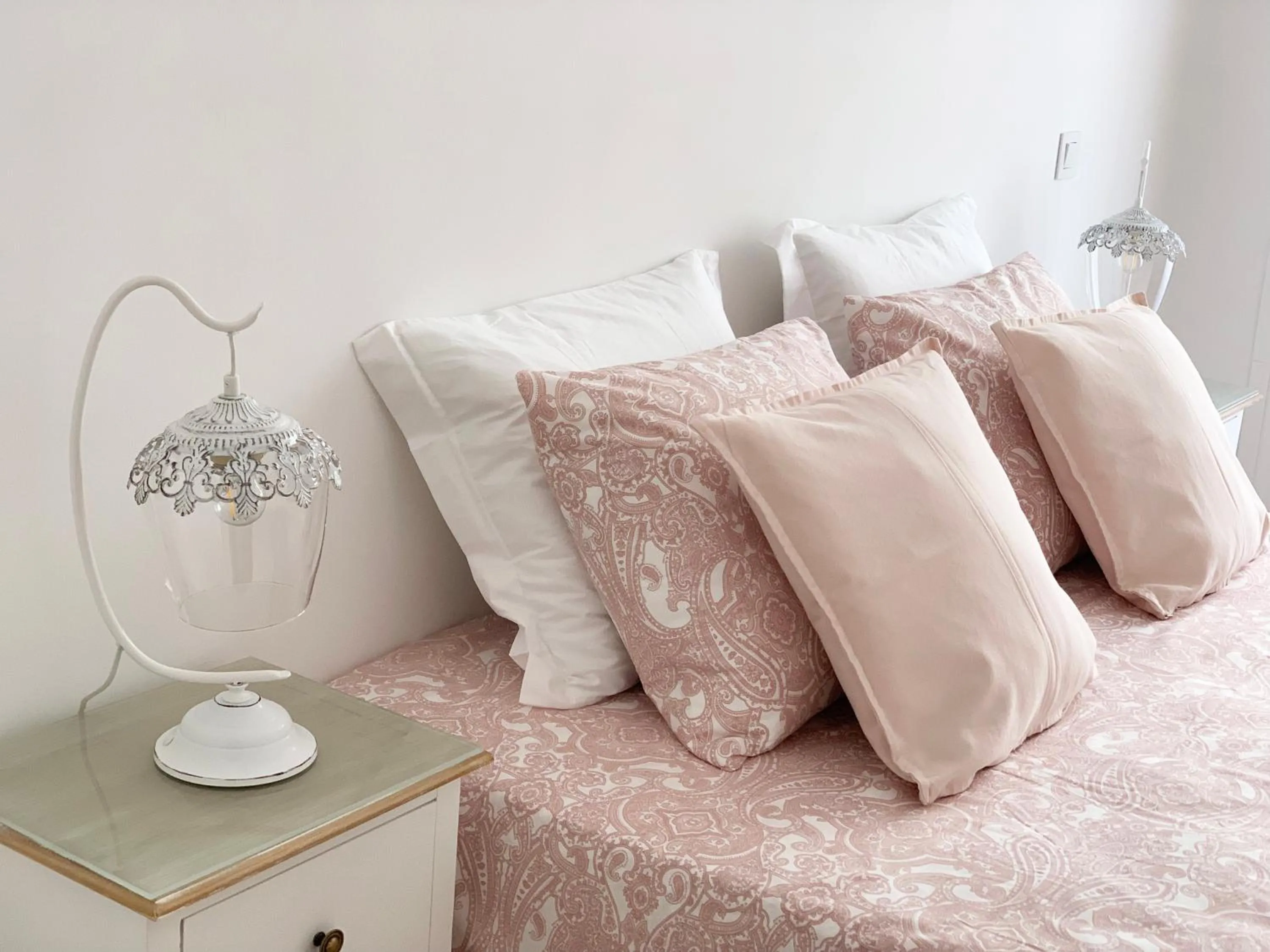 Decorative detail, Bed in Safira