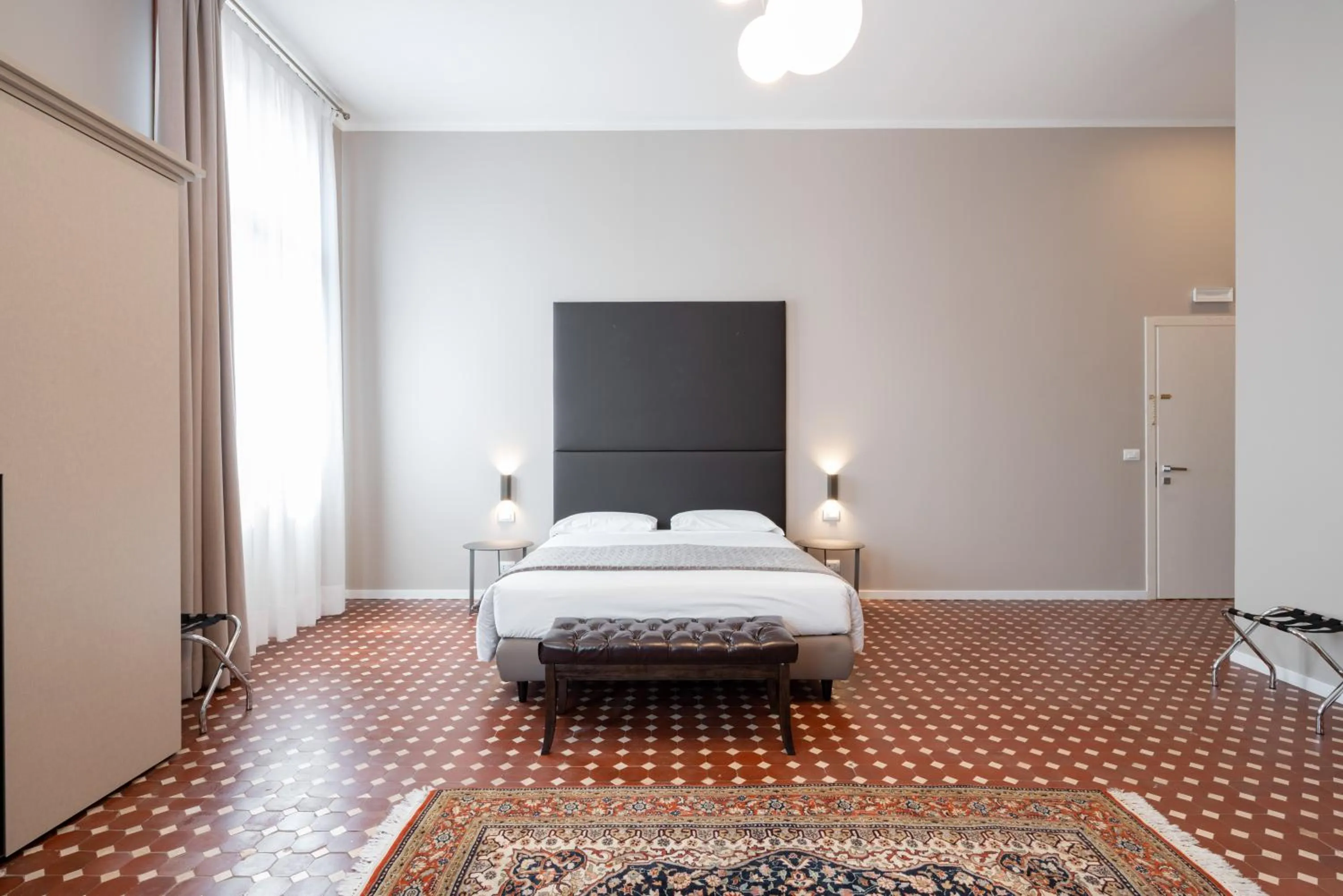 View (from property/room), Bed in Hotel Palazzo Martinelli Dolfin