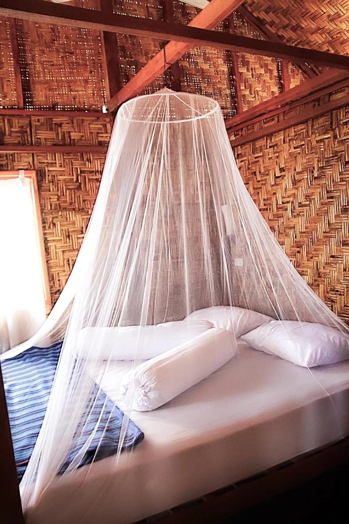 Bedroom, Bed in Simeulue Surflodges