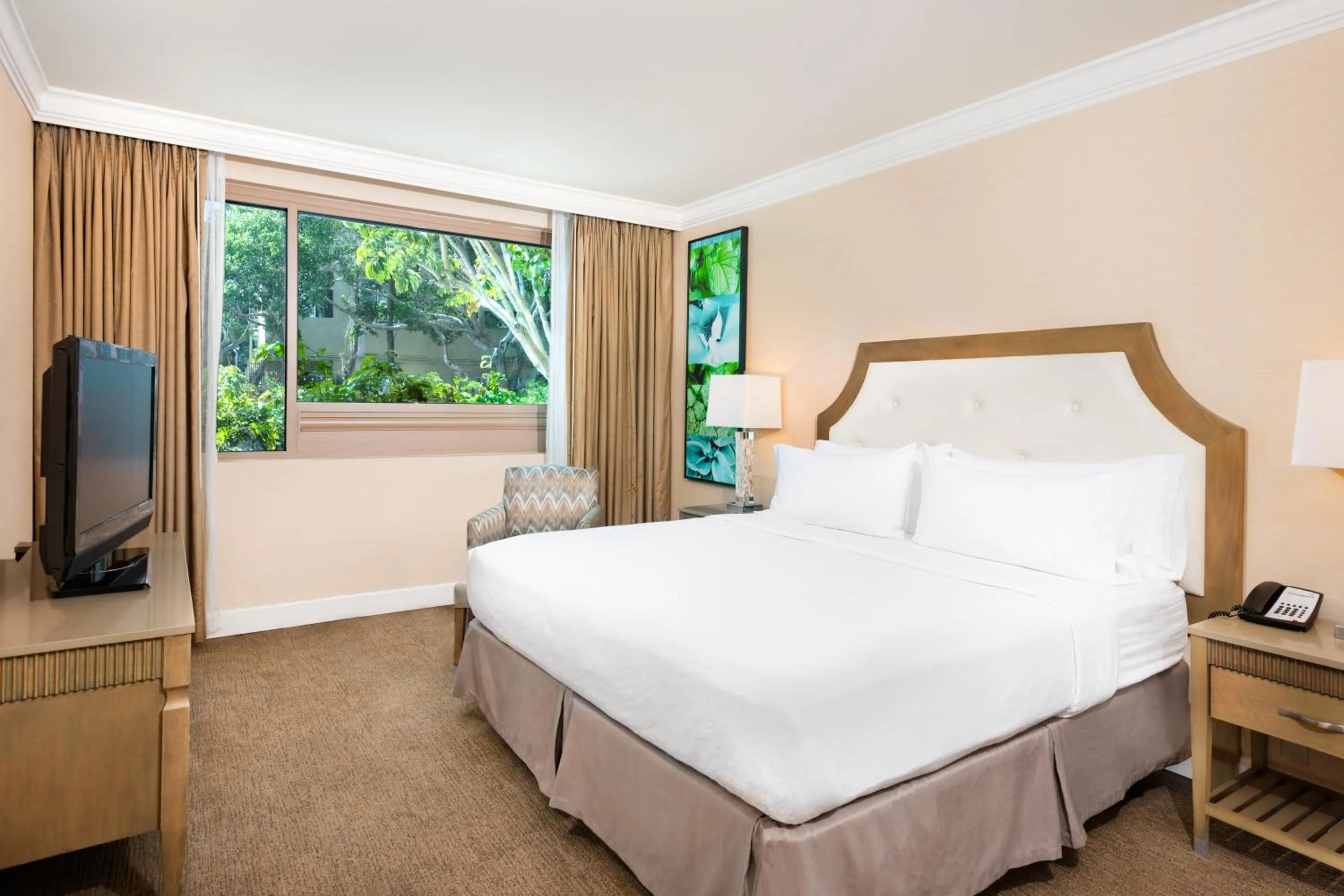 Photo of the whole room, Bed in DoubleTree by Hilton San Diego Bayside