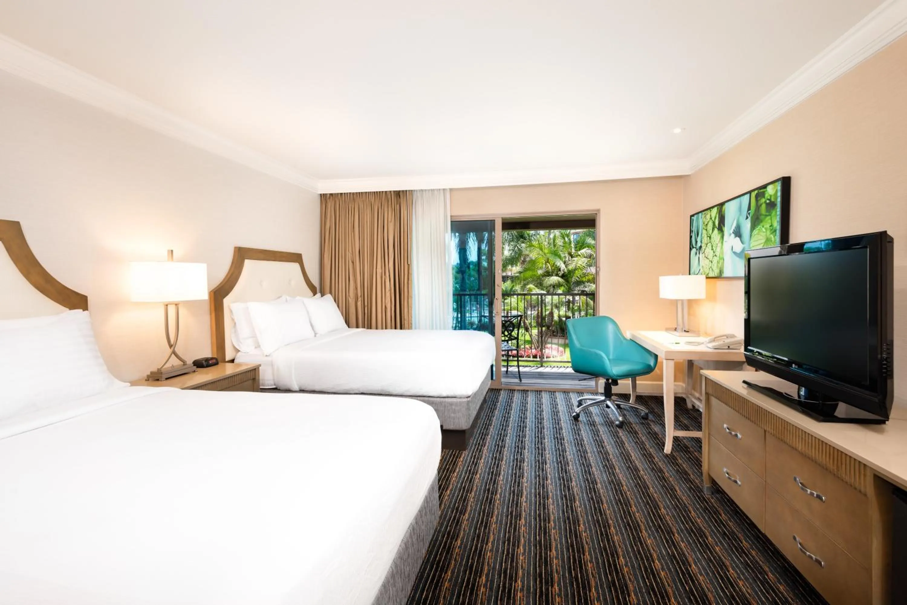 Photo of the whole room, Bed in DoubleTree by Hilton San Diego Bayside