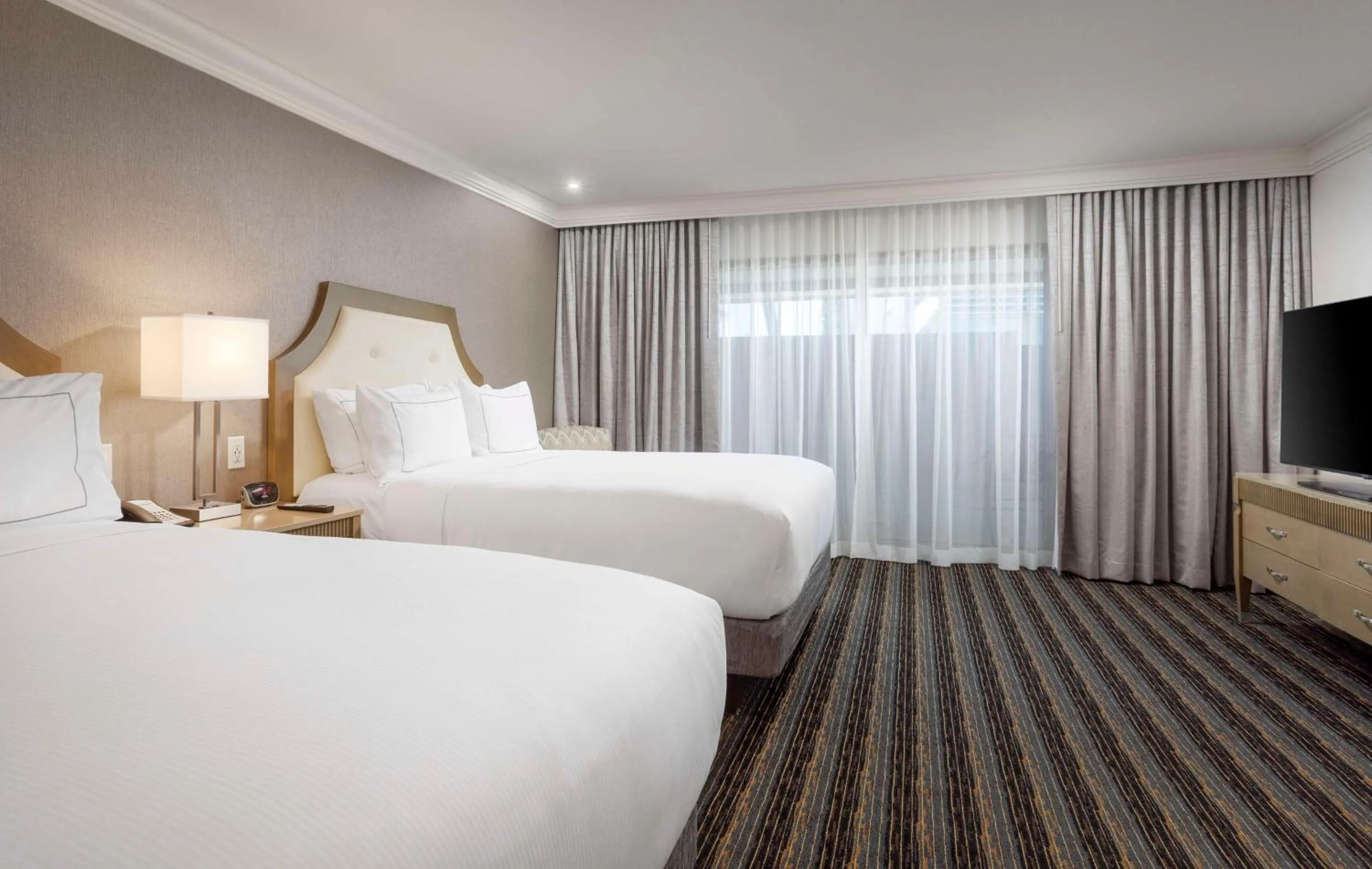 Bed in DoubleTree by Hilton San Diego Bayside