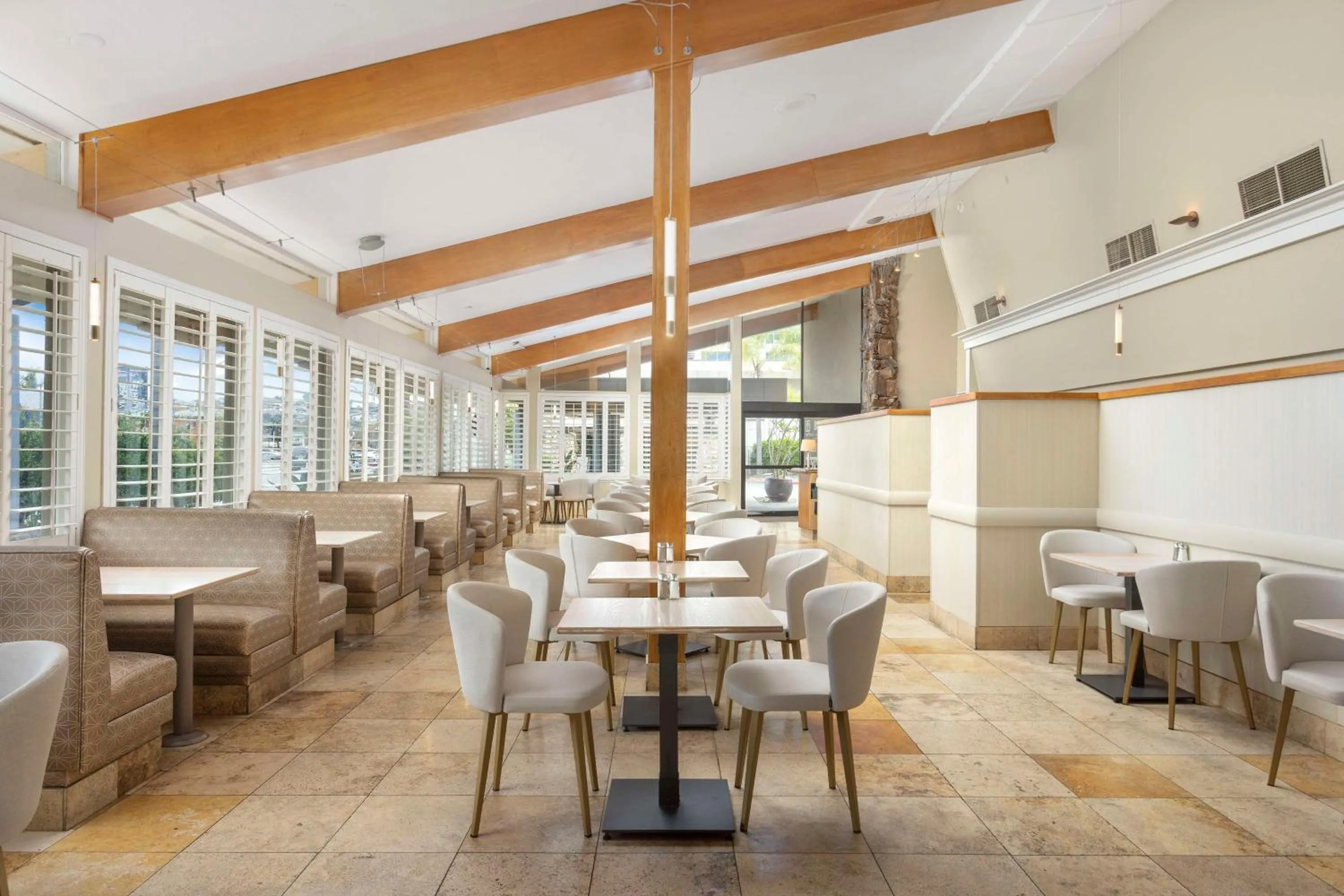 Restaurant/places to eat in DoubleTree by Hilton San Diego Bayside