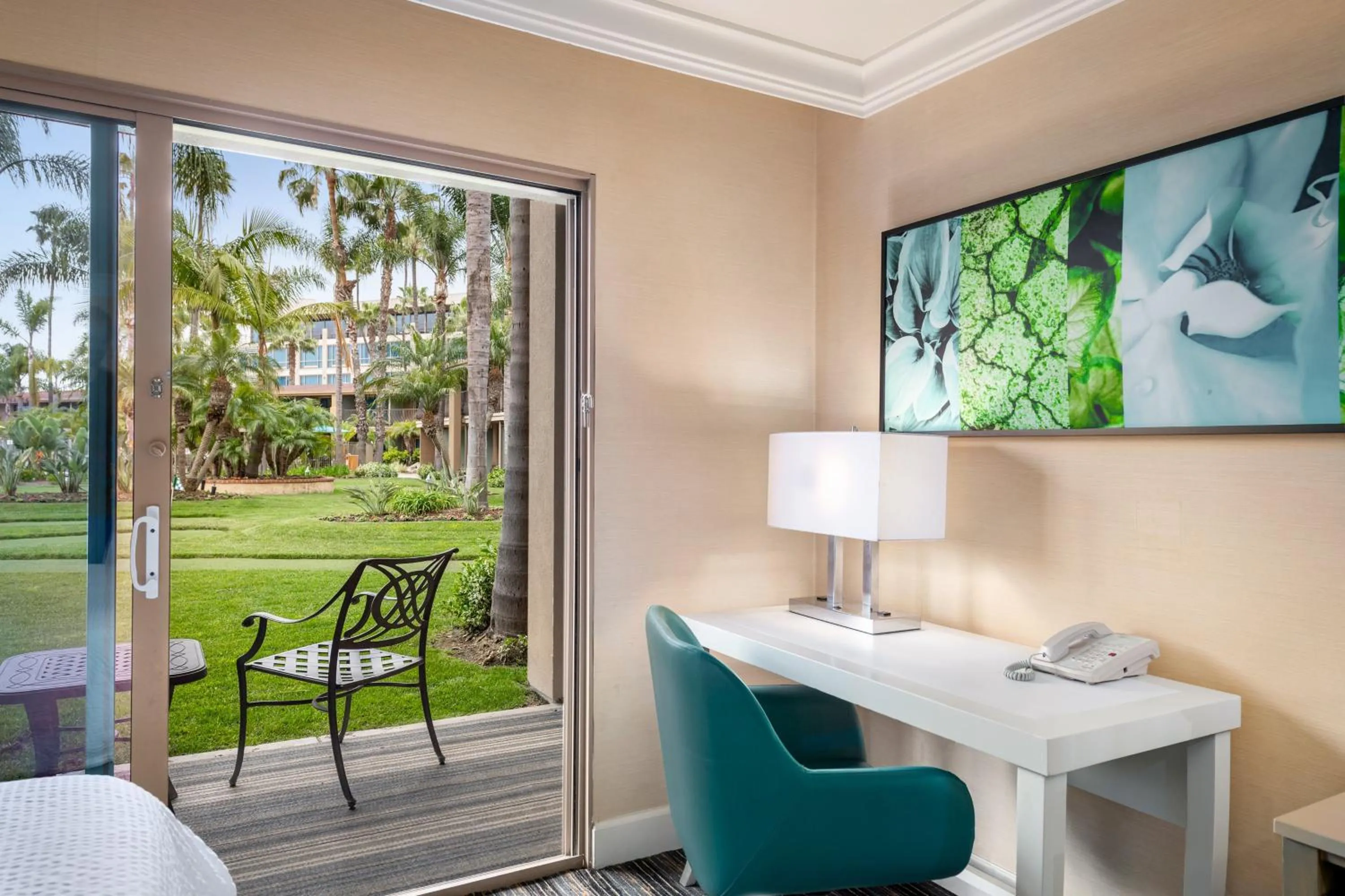 Photo of the whole room in DoubleTree by Hilton San Diego Bayside