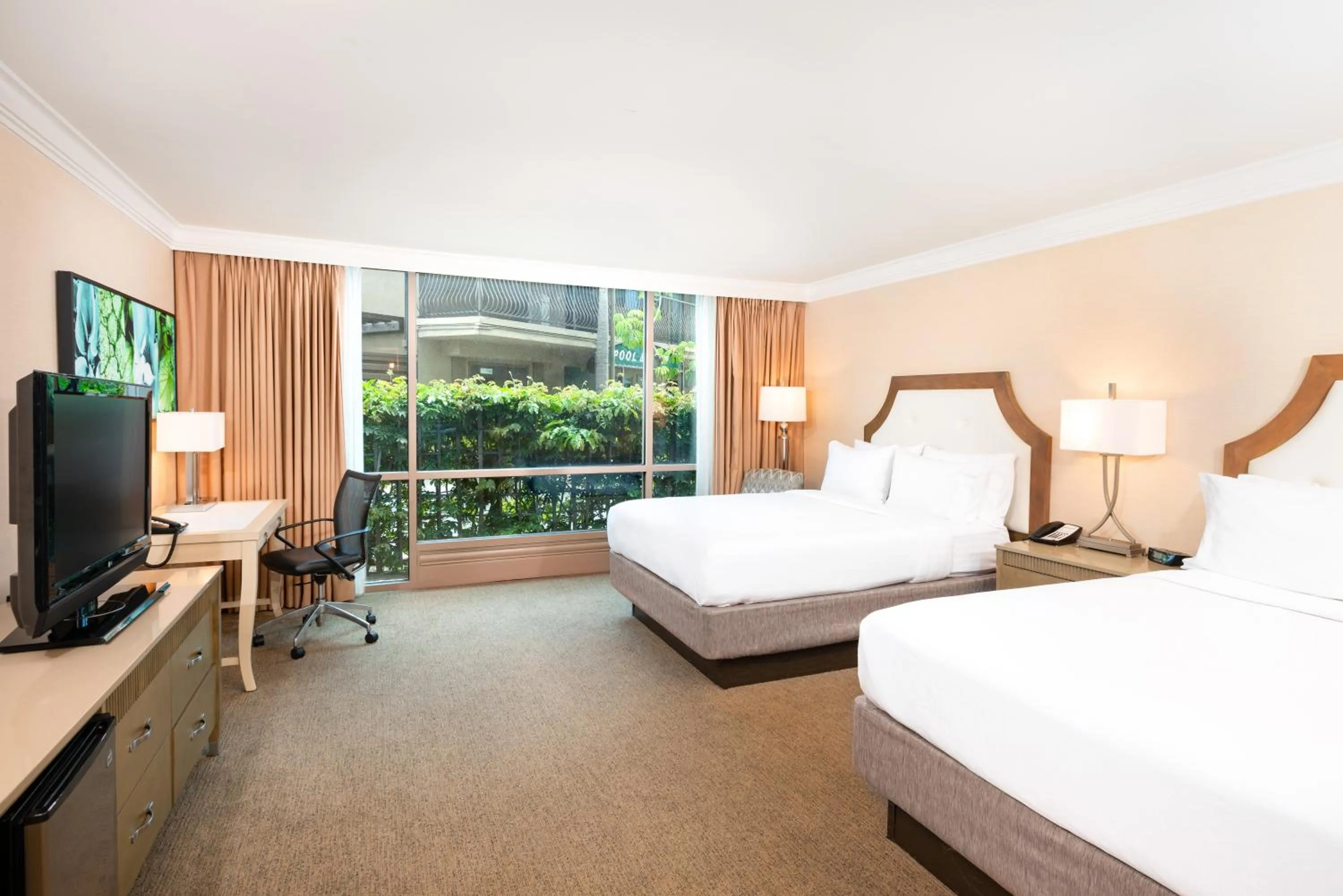 Photo of the whole room, Bed in DoubleTree by Hilton San Diego Bayside