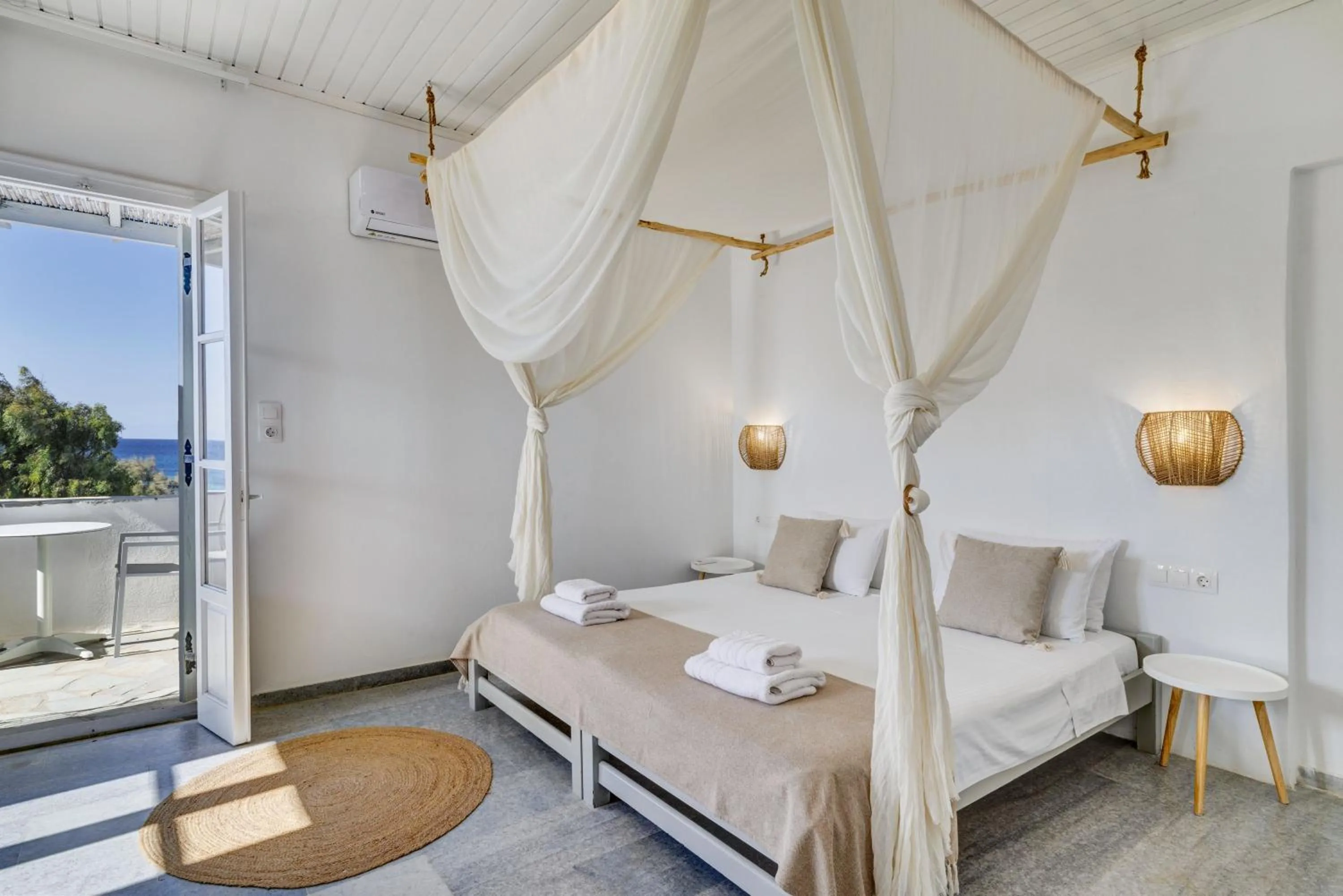 Bed in Thalassa Naxos