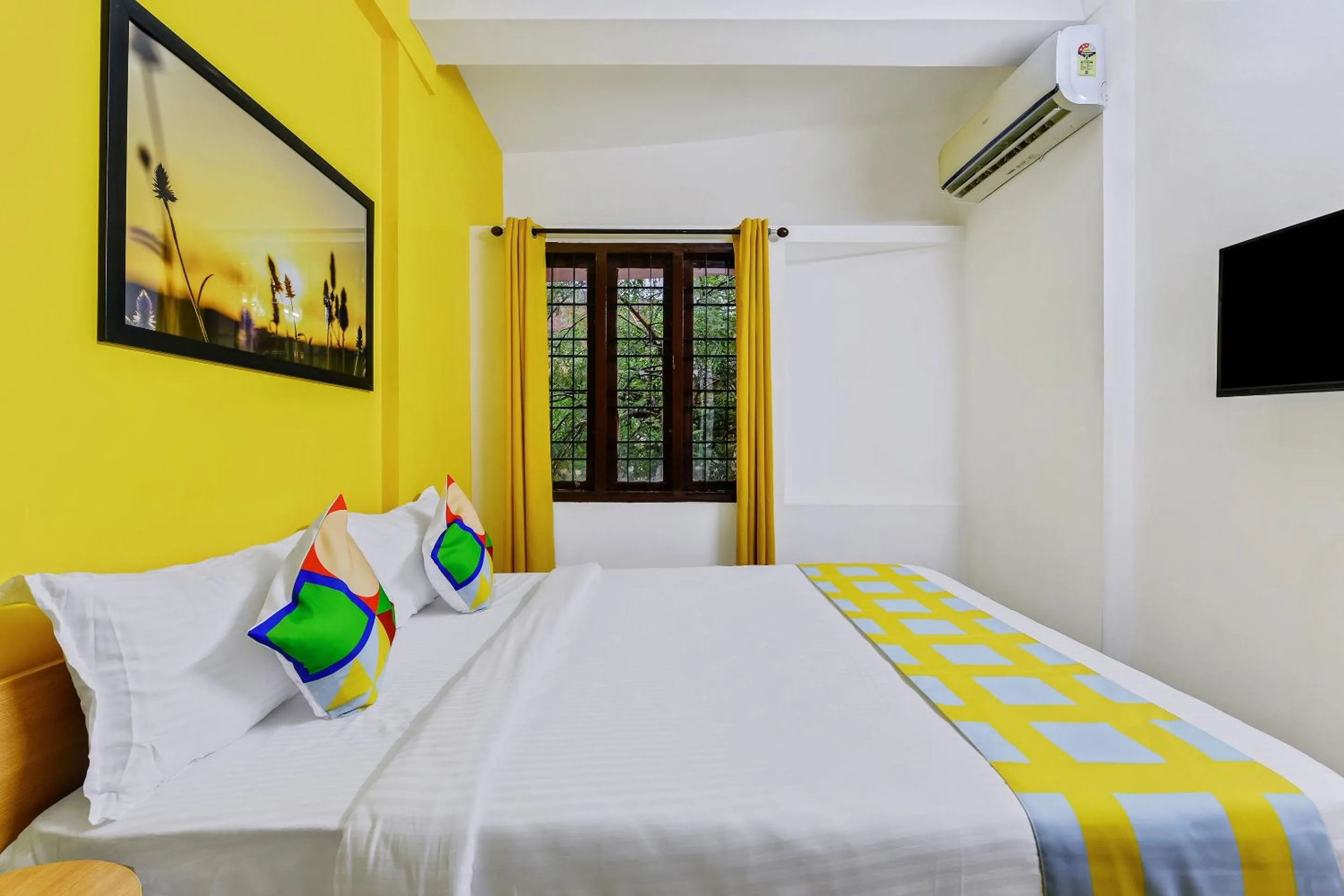 Bedroom, Bed in Hotel O G-Cloud