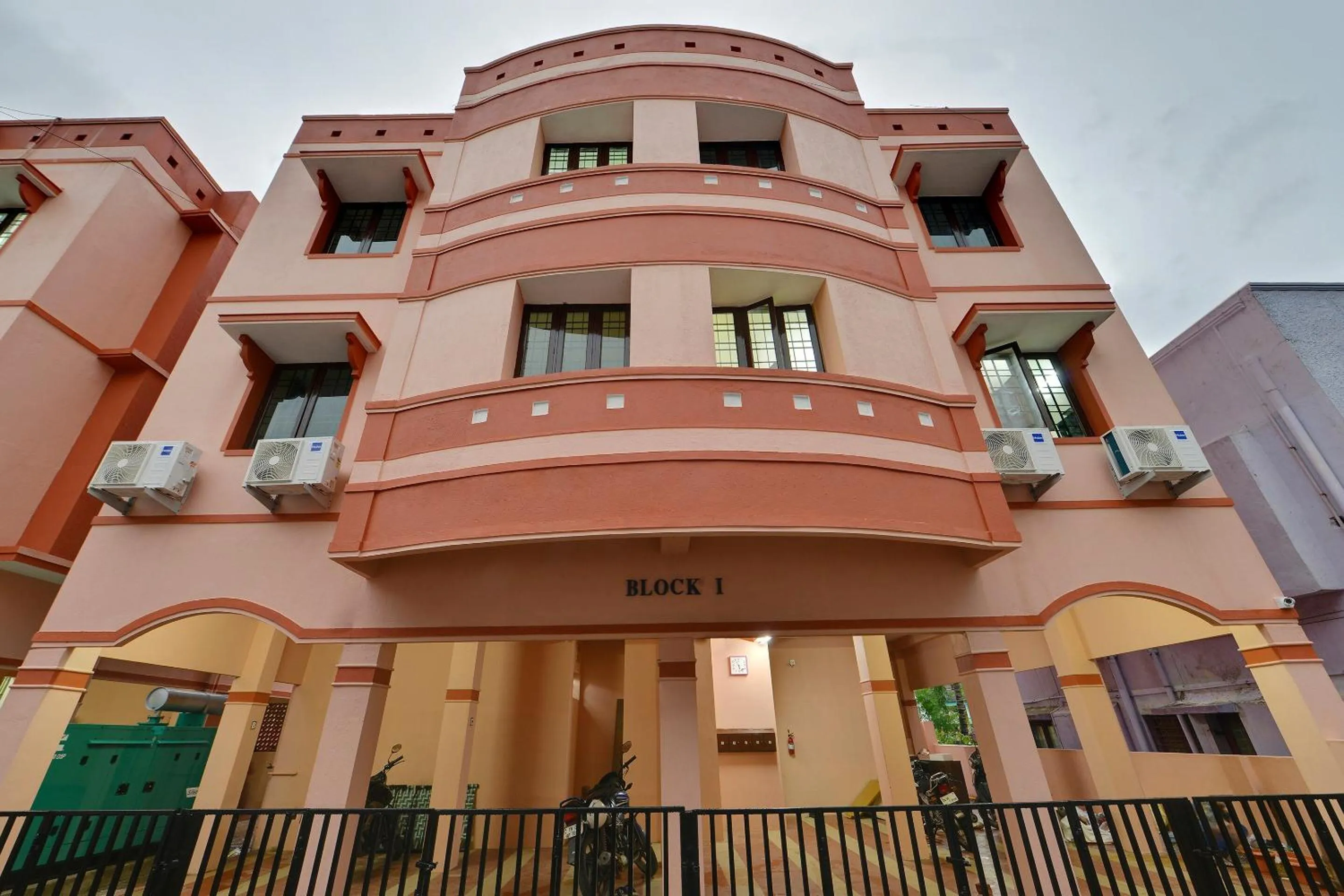 Facade/entrance in Hotel O G-Cloud