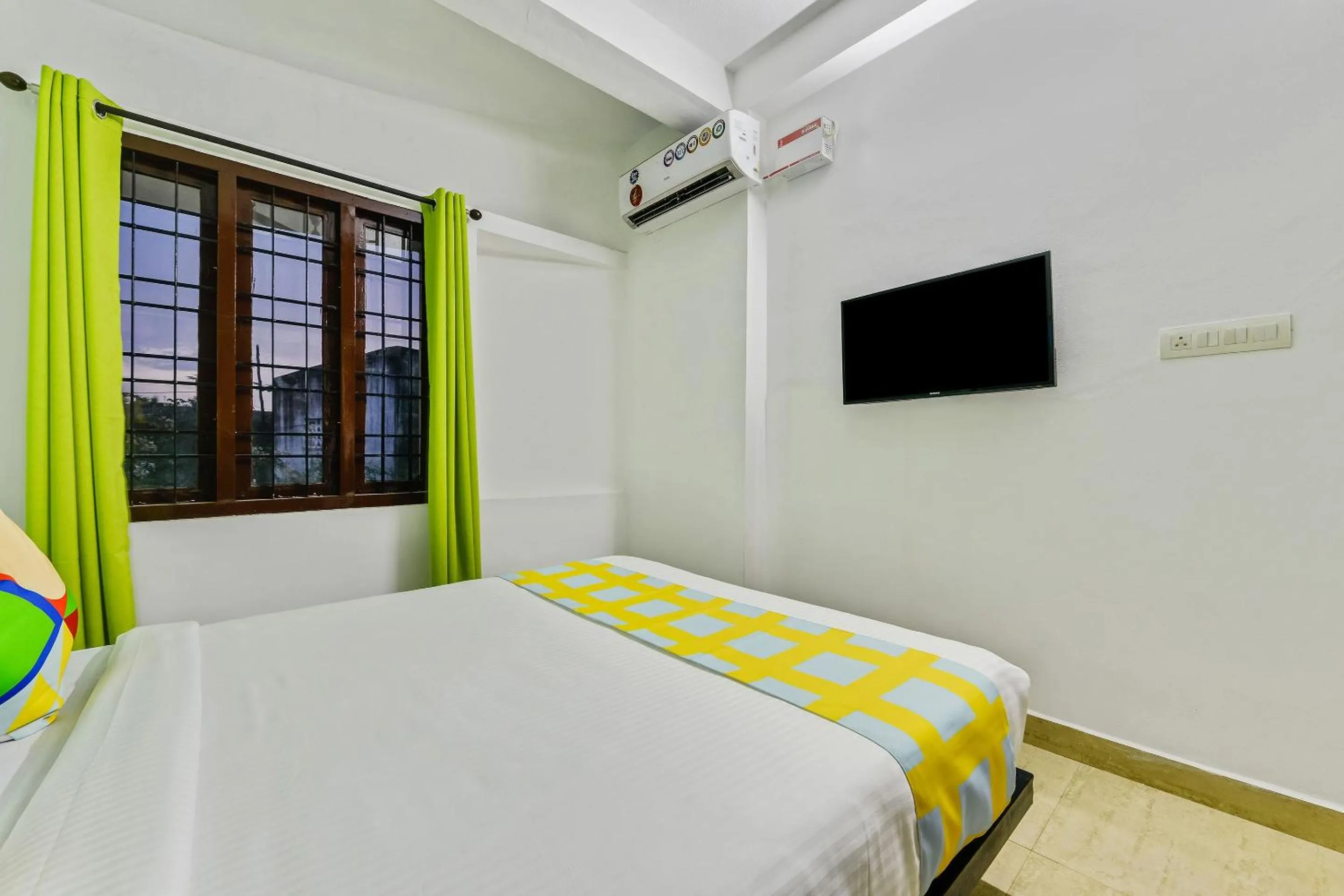 Bedroom, Bed in Hotel O G-Cloud