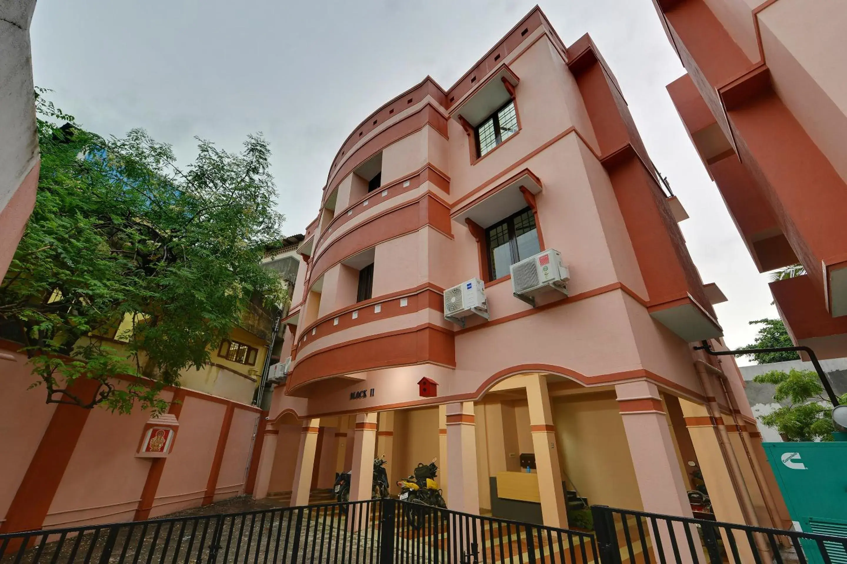 Facade/entrance in Hotel O G-Cloud Facade/entrance in Hotel O G-Cloud
