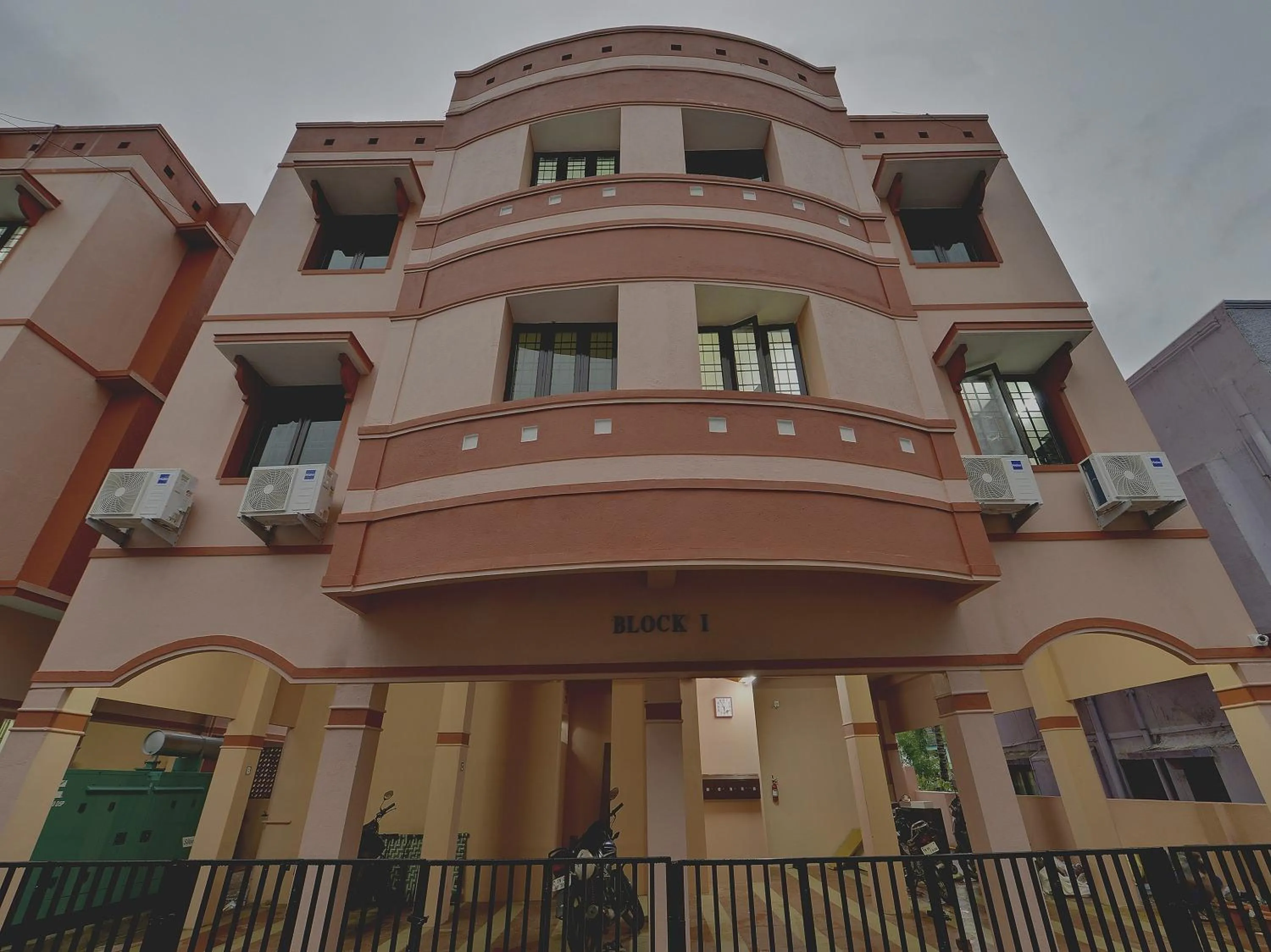 Facade/entrance in Hotel O G-Cloud