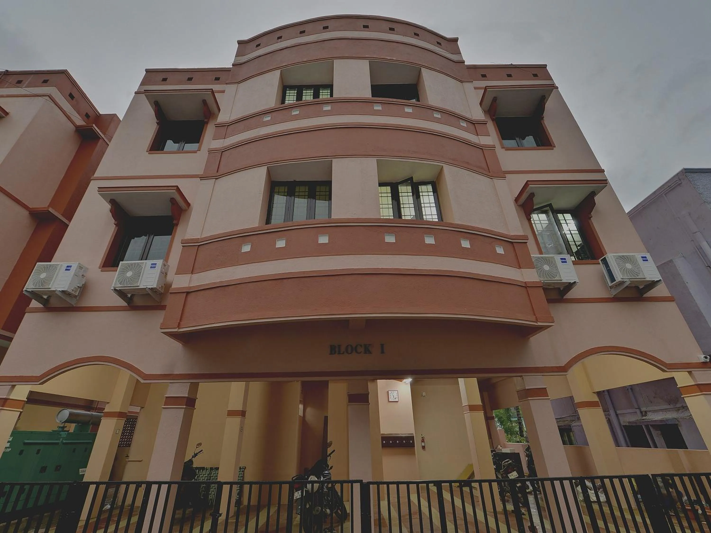 Facade/entrance in Hotel O G-Cloud