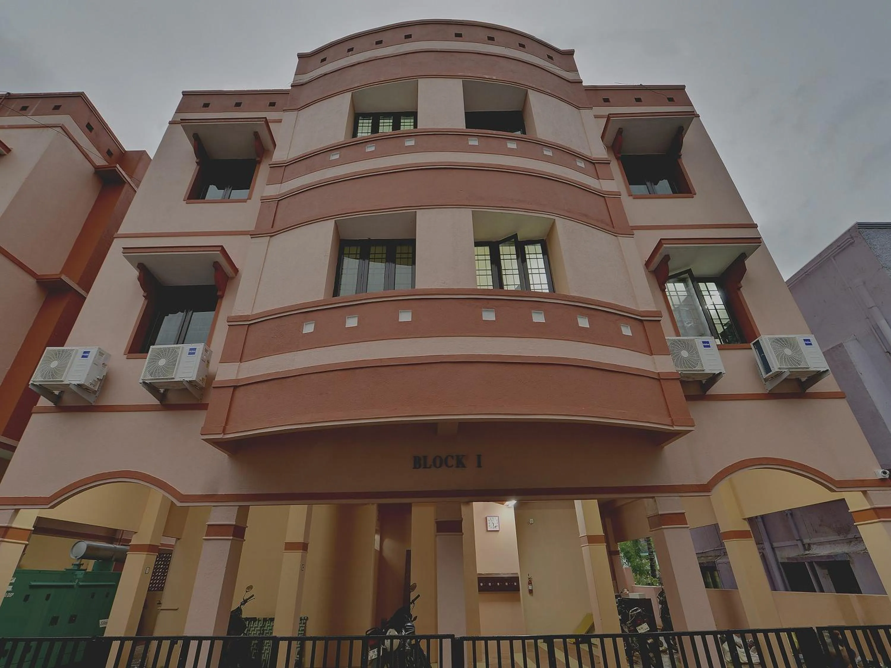 Facade/entrance in Hotel O G-Cloud