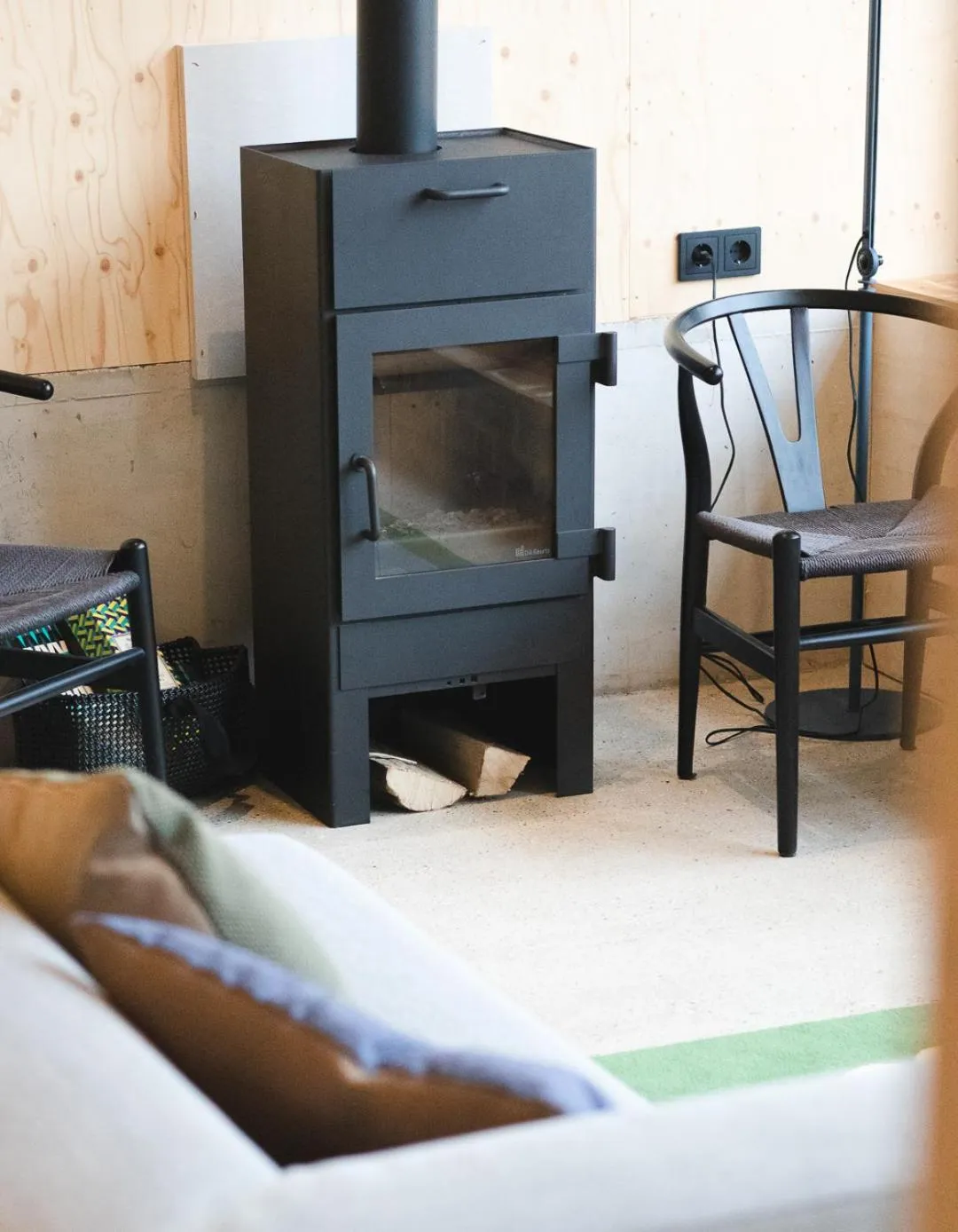 Seating area, Bed in Basecamp Amsterdam