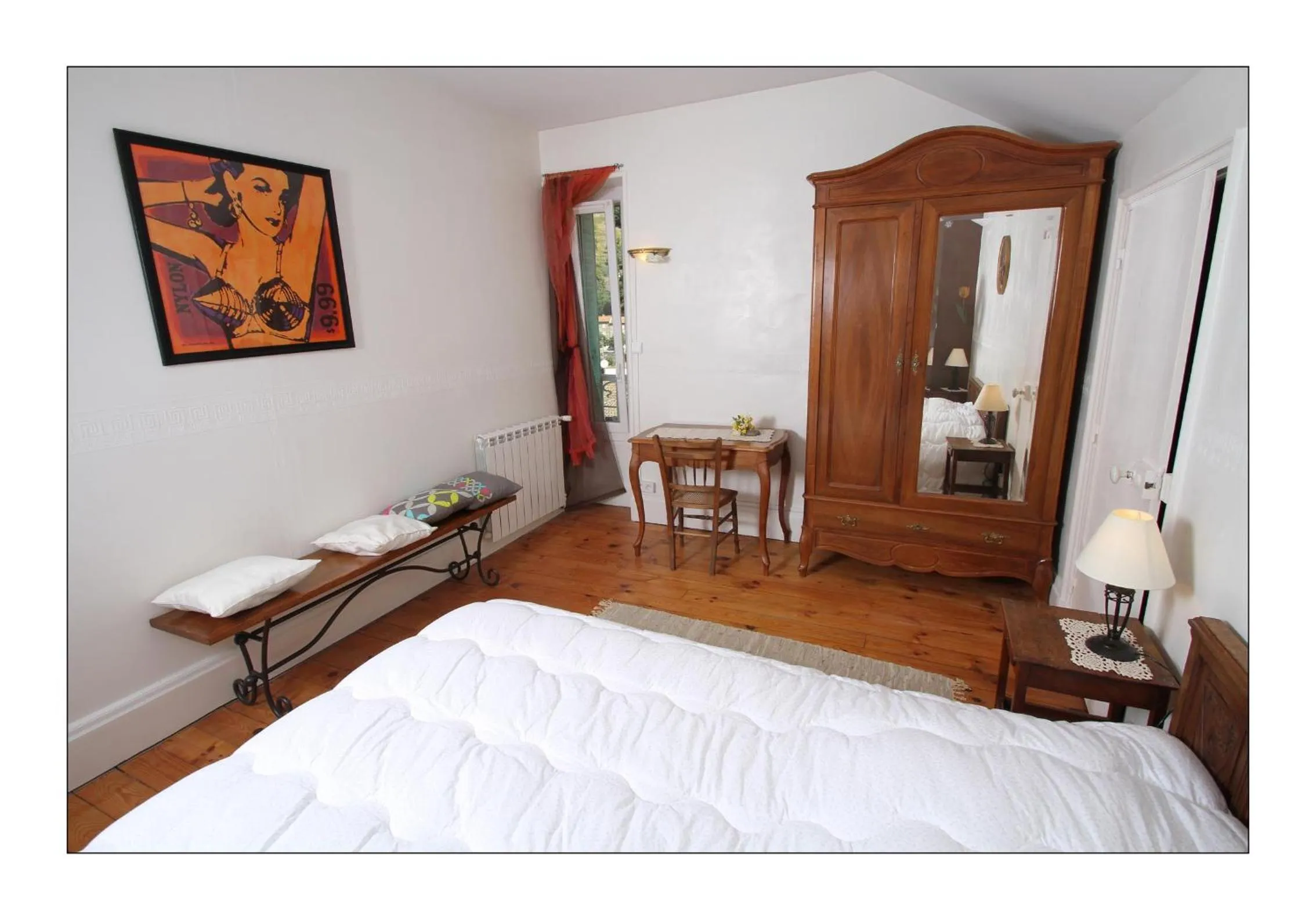 Photo of the whole room, Bed in La Renardière