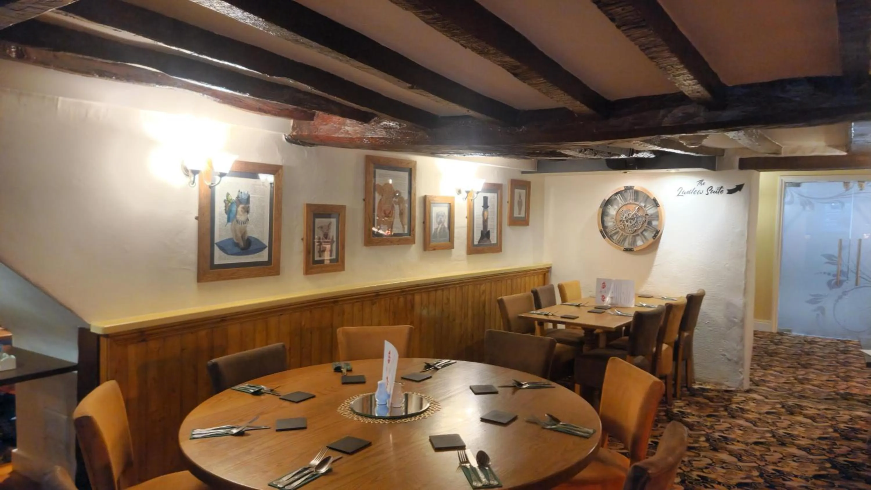 Restaurant/places to eat in The Punch Bowl Inn