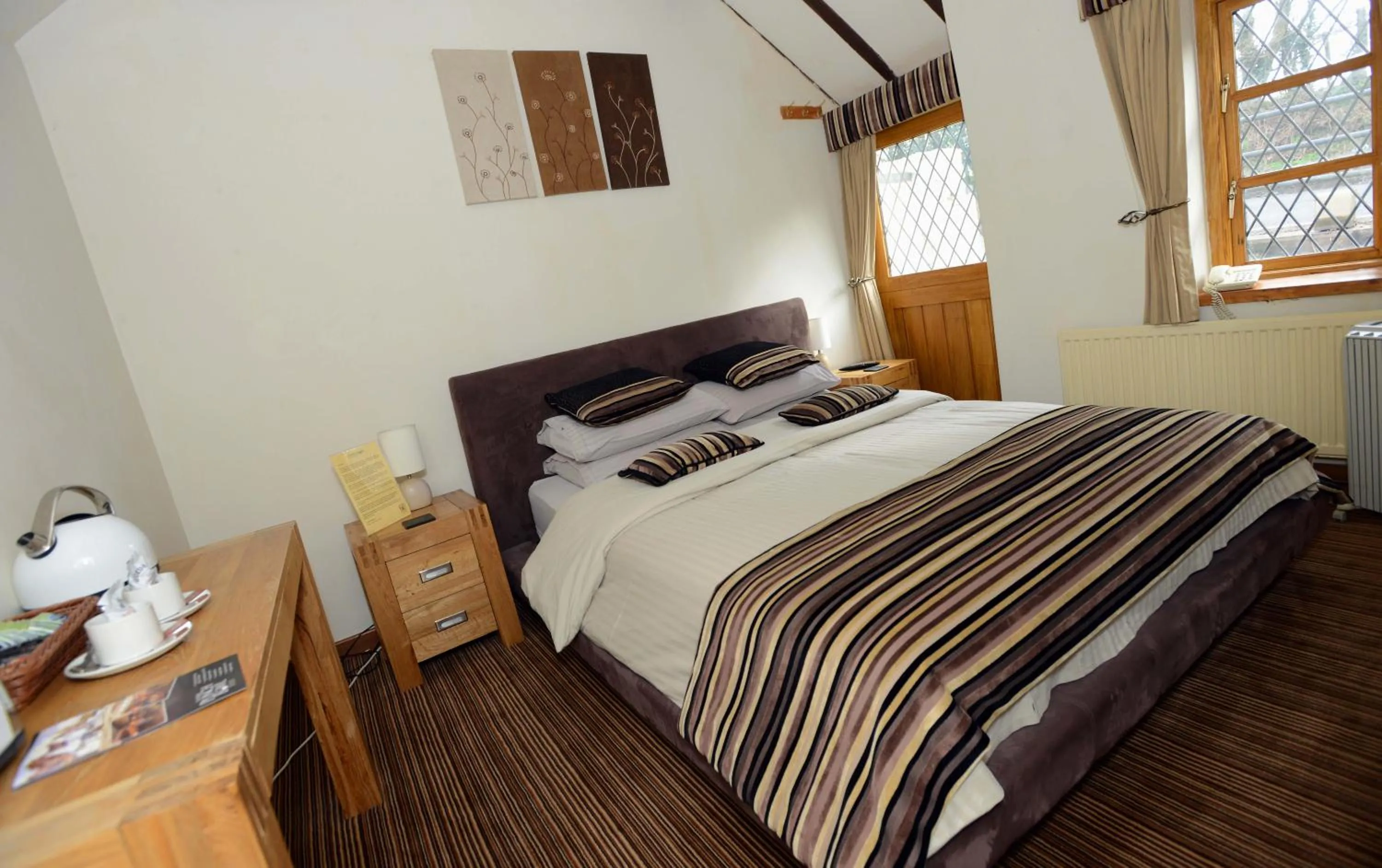 Bedroom, Bed in The Punch Bowl Inn