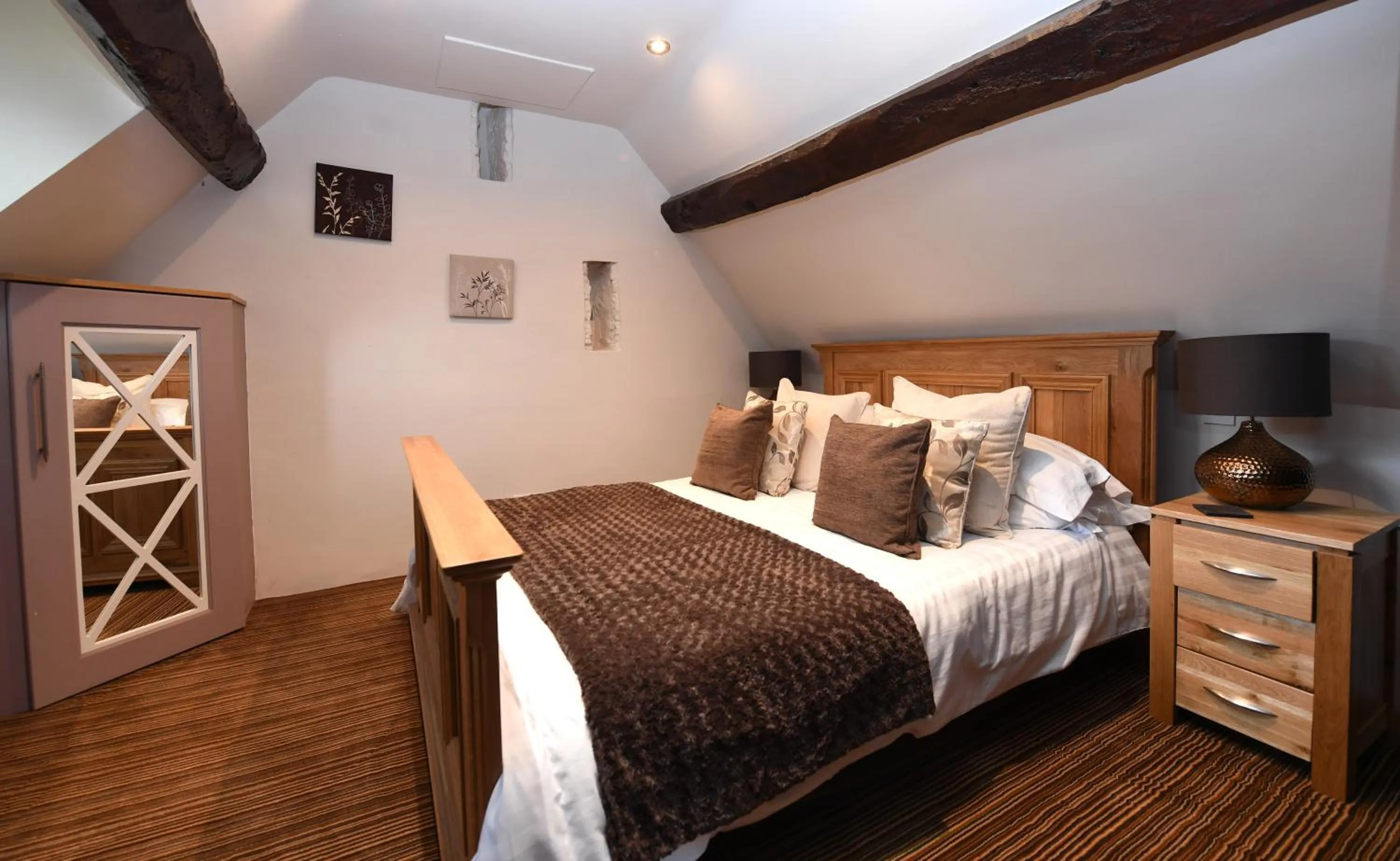 Bed in The Punch Bowl Inn