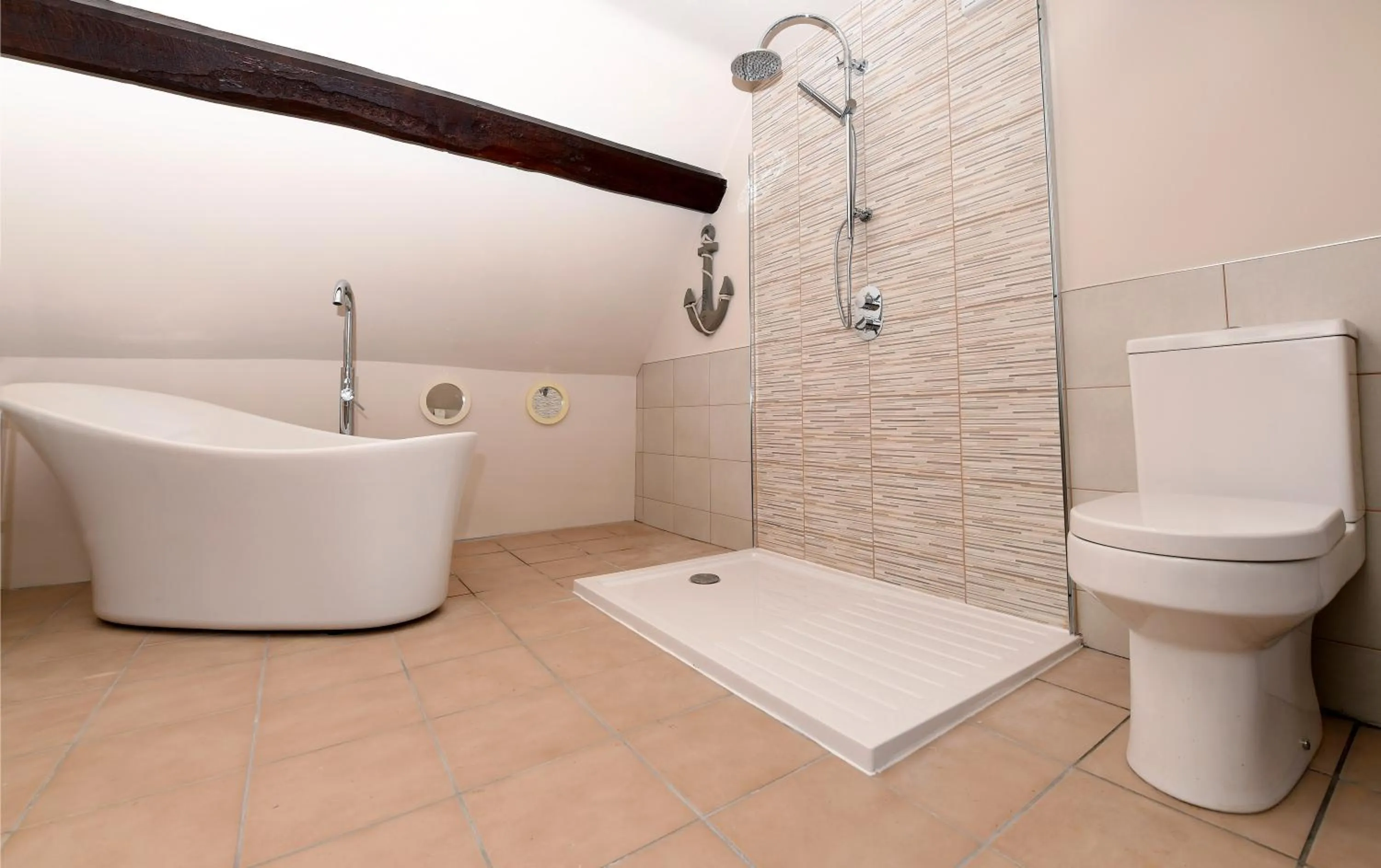 Bathroom in The Punch Bowl Inn