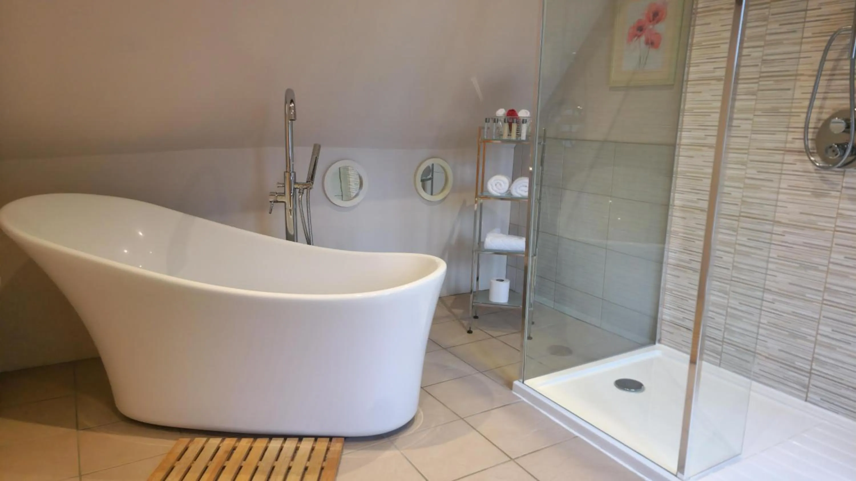 Bathroom in The Punch Bowl Inn