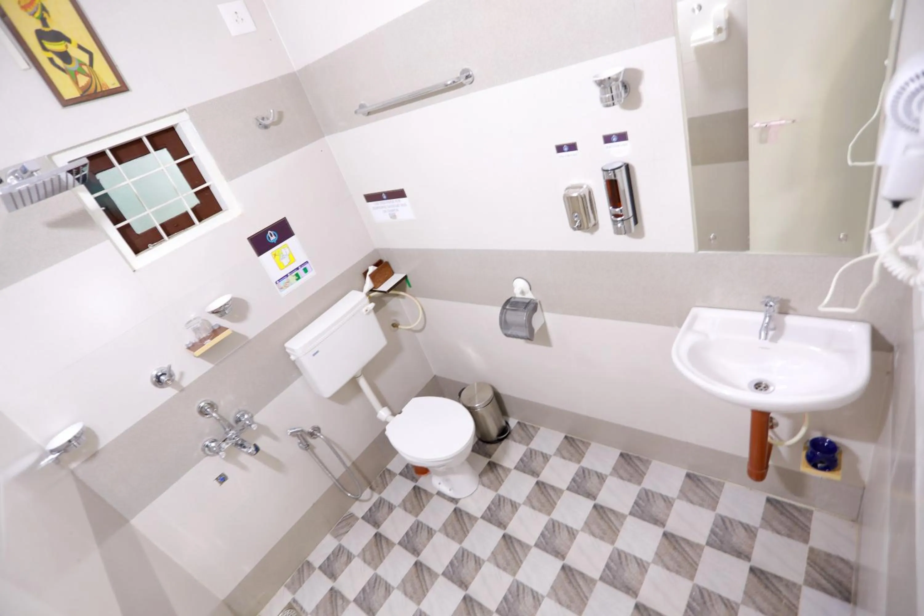 Toilet in Base9 Cochin Airport Hotel