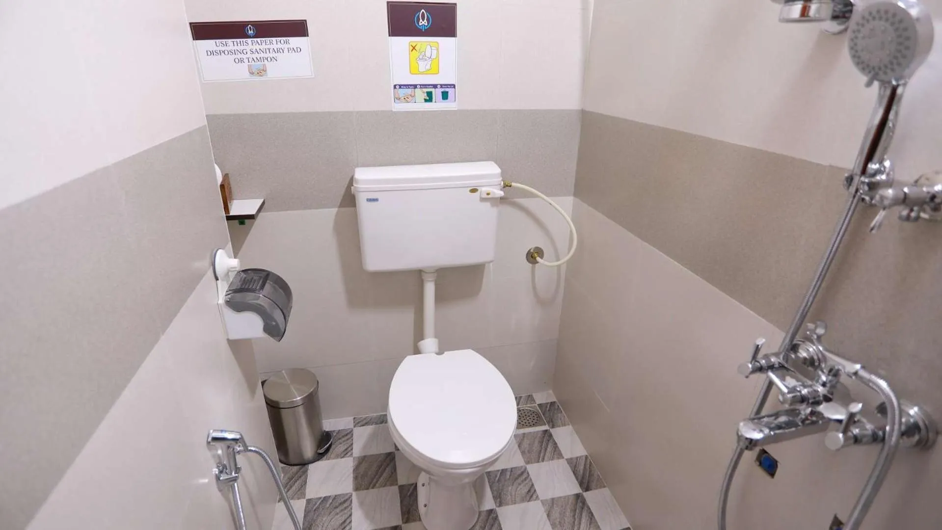 Toilet in Base9 Cochin Airport Hotel