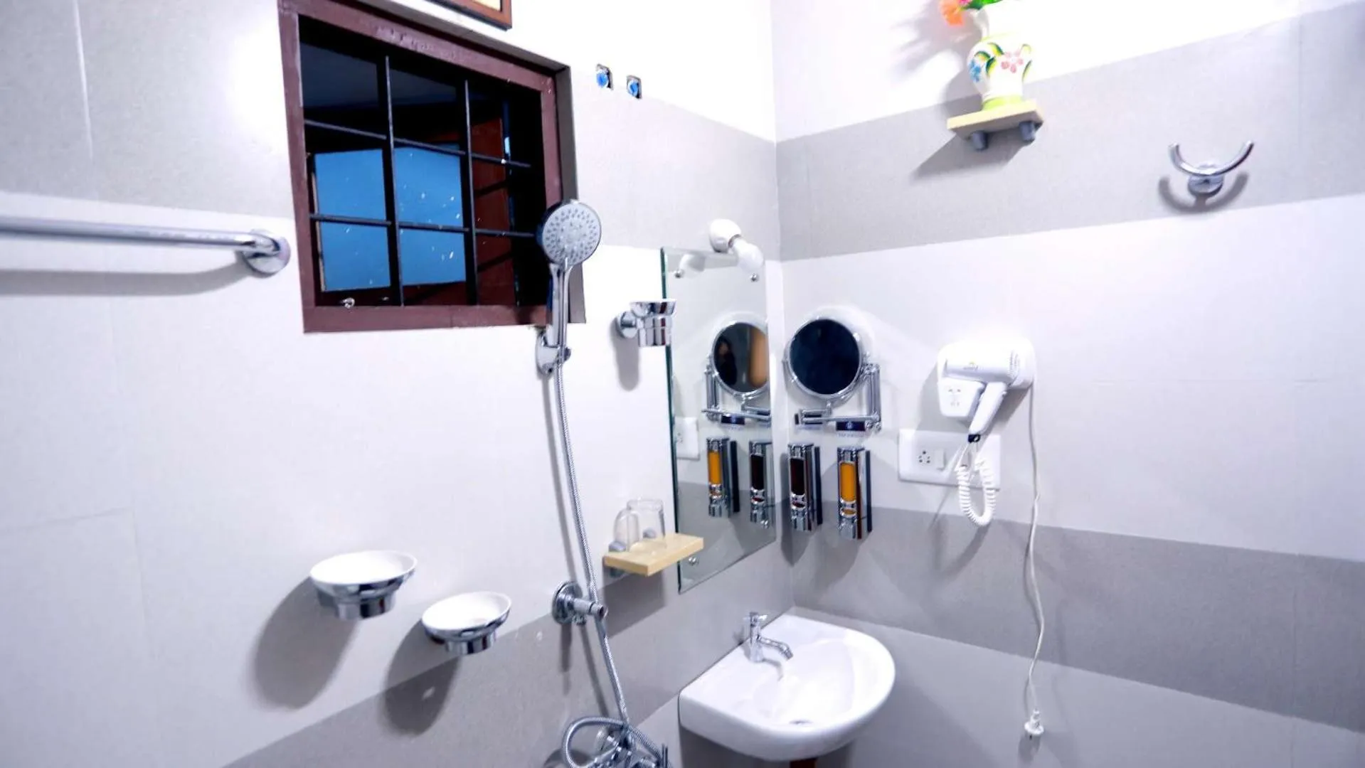 Shower in Base9 Cochin Airport Hotel