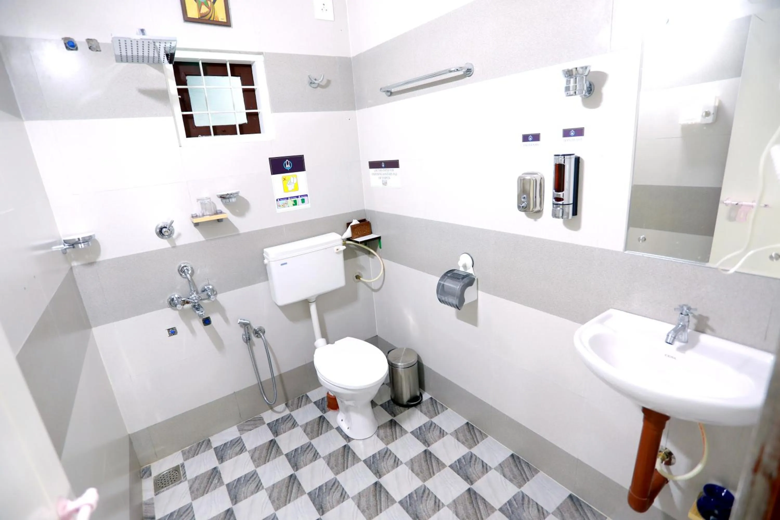 Shower in Base9 Cochin Airport Hotel