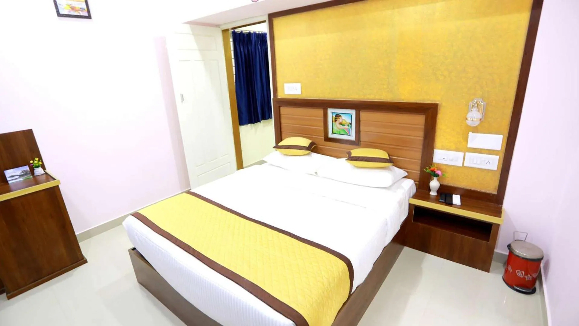 Bedroom, Bed in Base9 Cochin Airport Hotel
