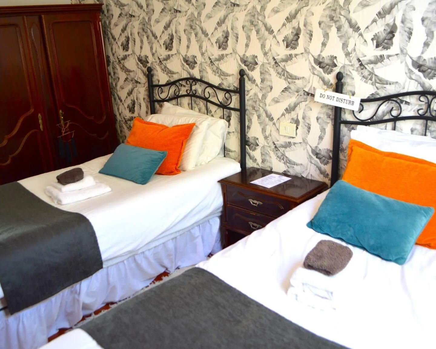 Twin Room with Private Bathroom in Ziggy's Mountain Retreat