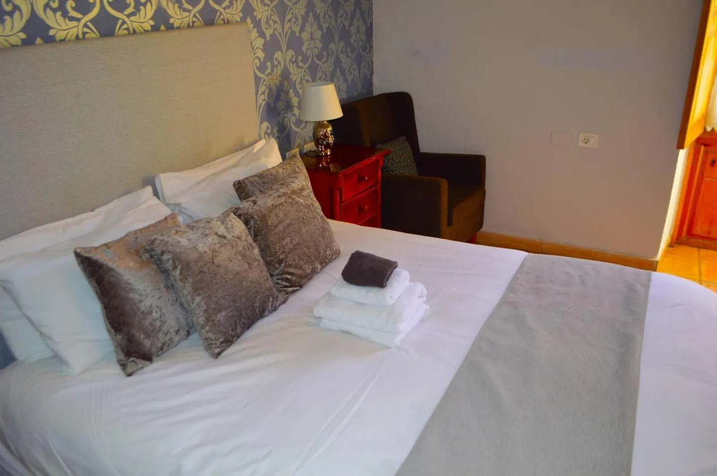 Bed in Ziggy's Mountain Retreat