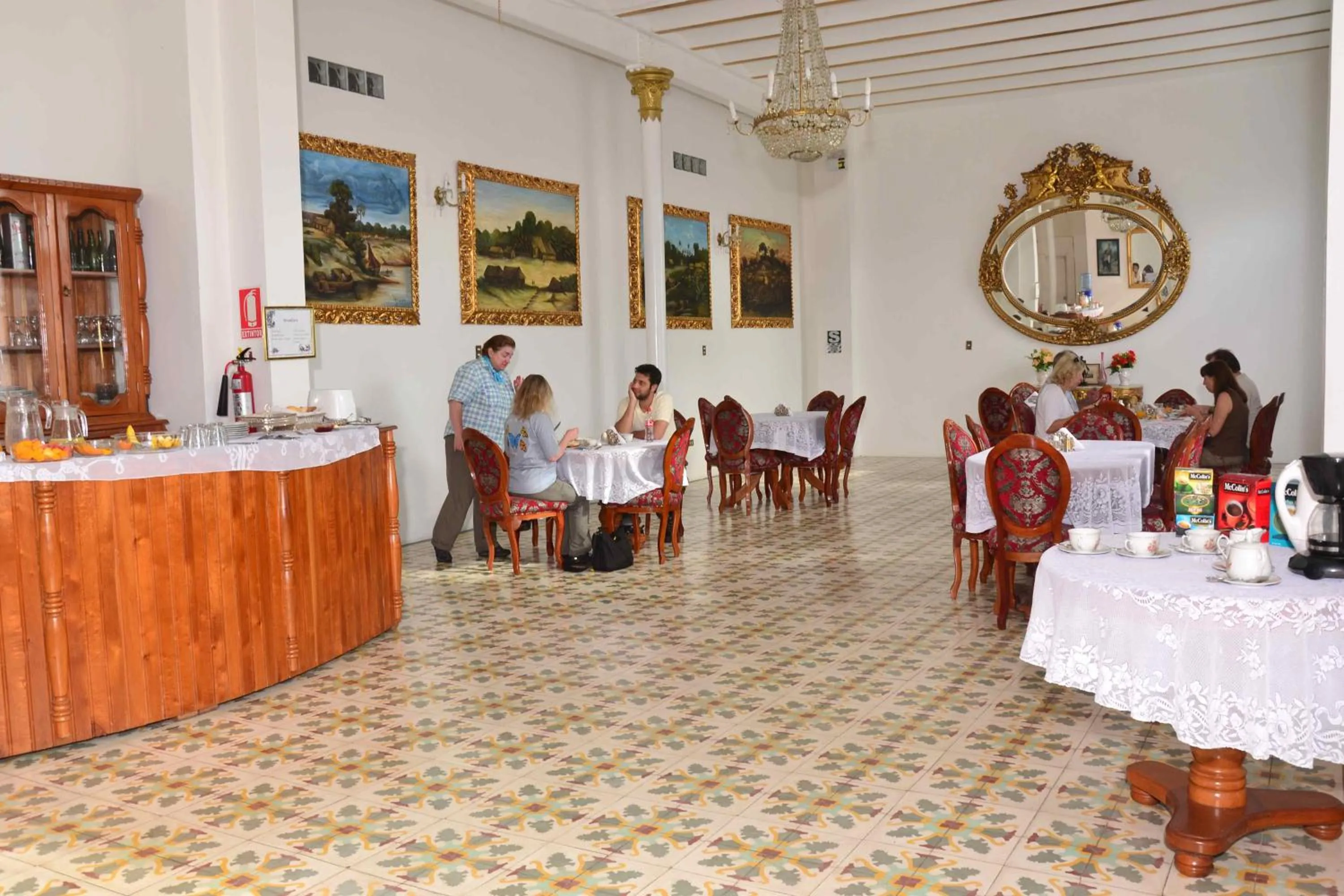 Restaurant/places to eat in Casa Morey