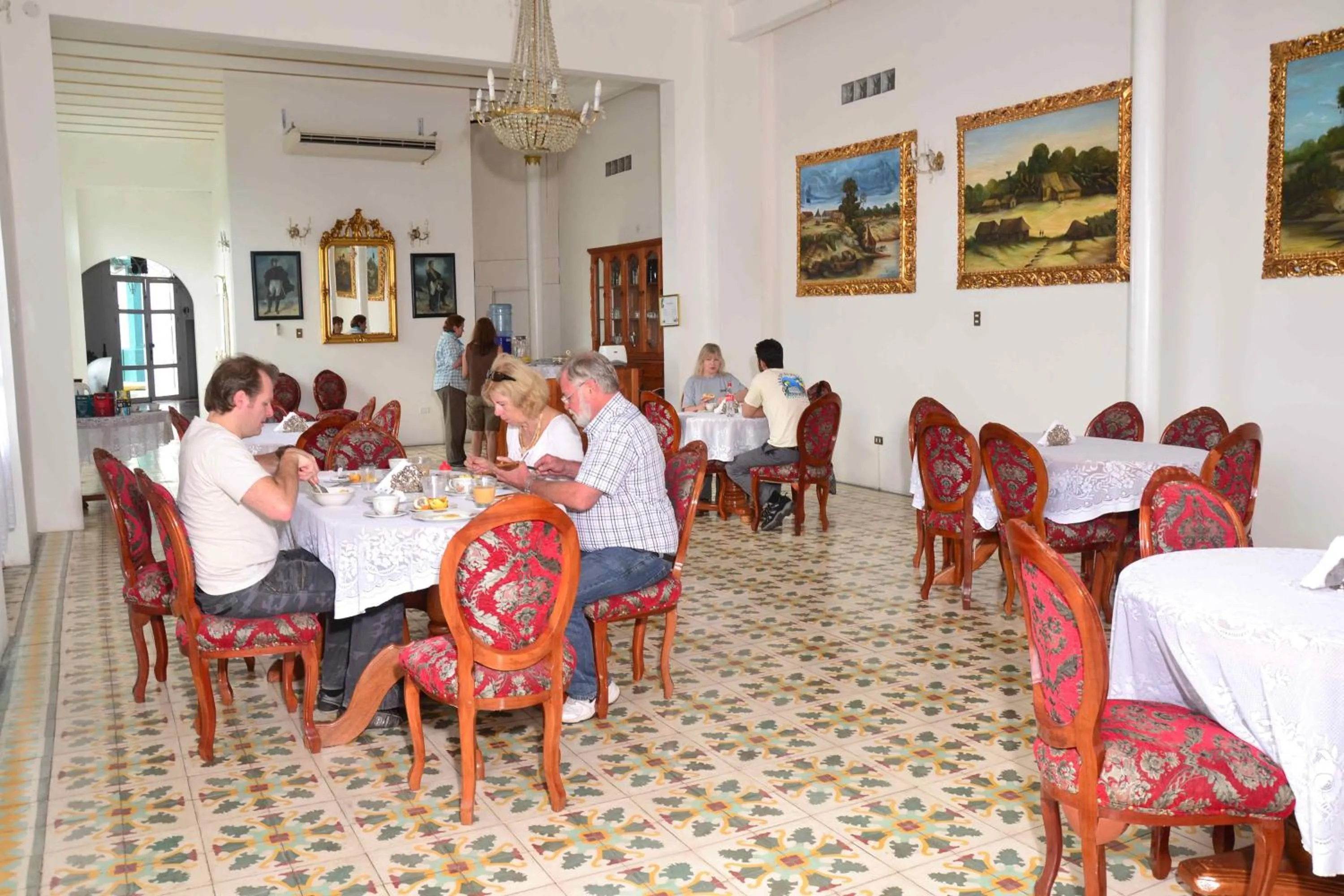 Restaurant/places to eat in Casa Morey