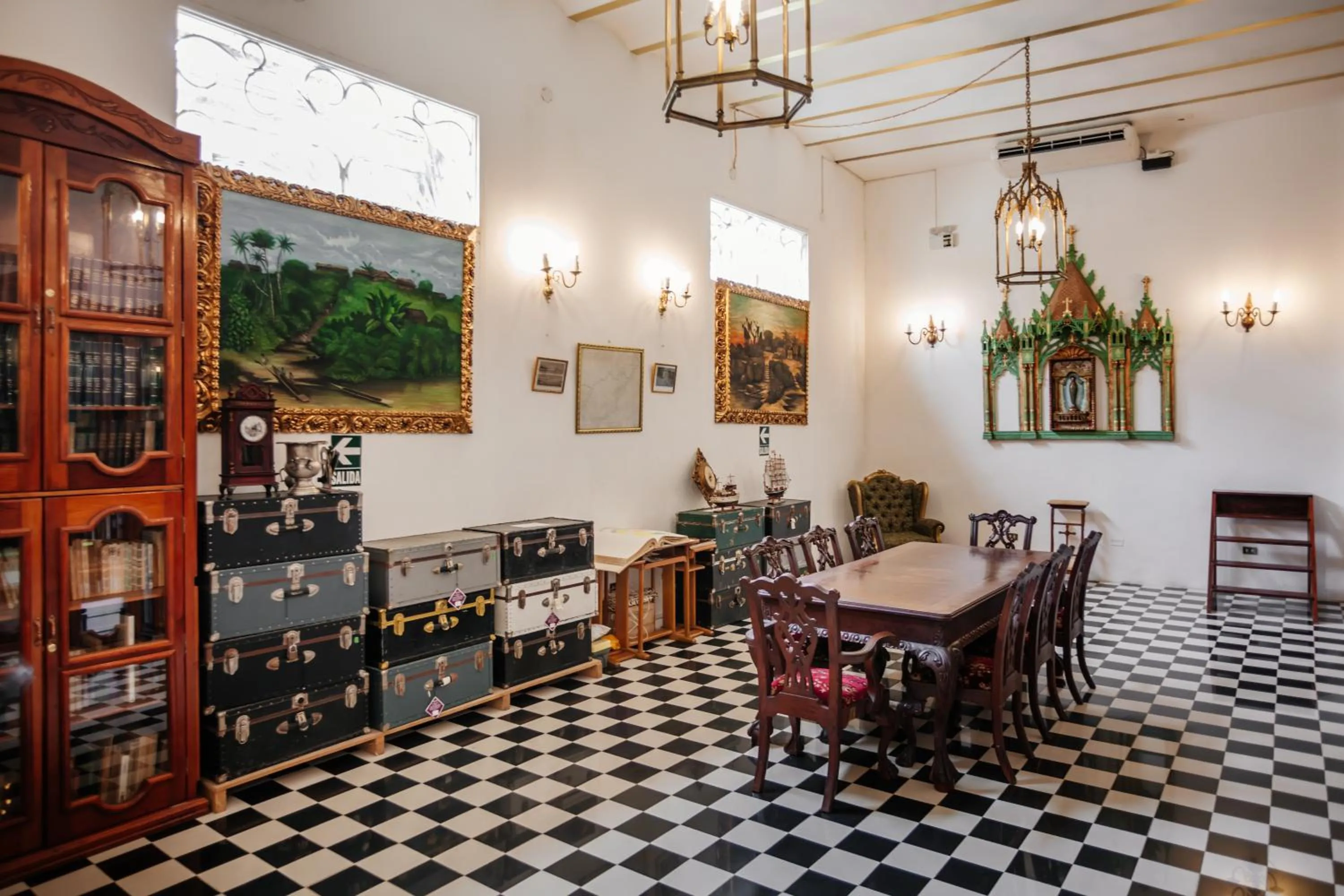 Library in Casa Morey