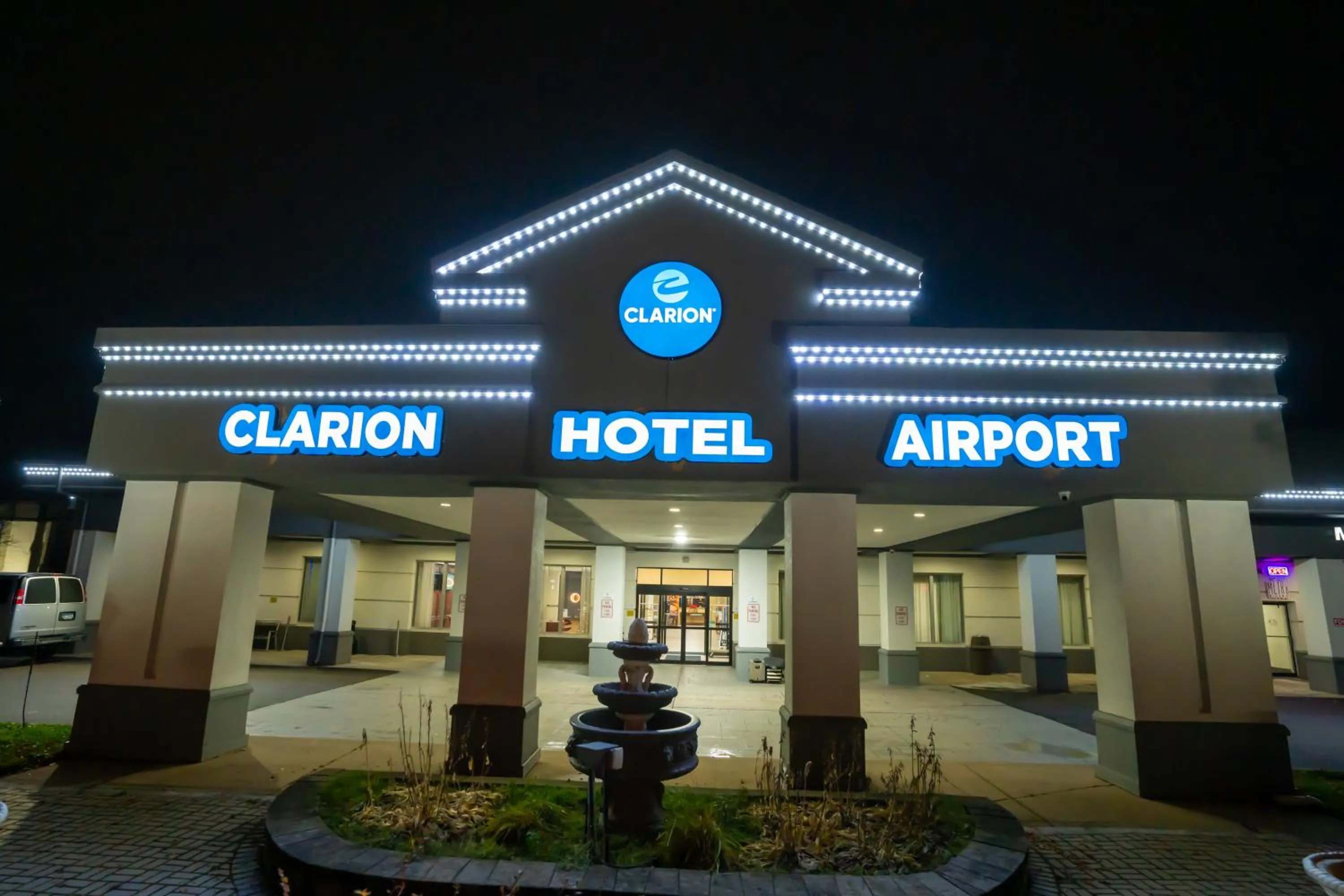 Property building in Clarion Hotel Detroit Metro Airport