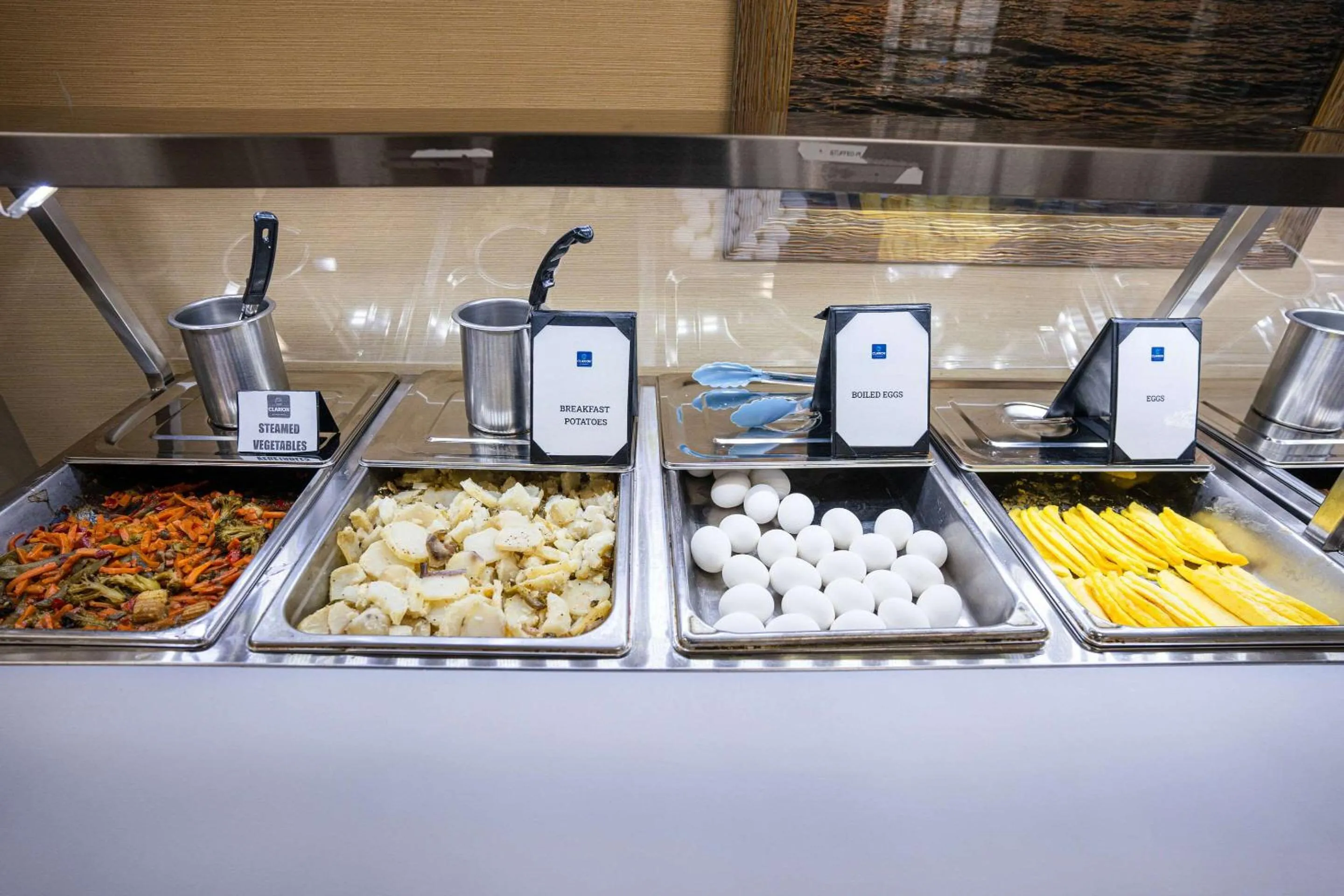 Breakfast in Clarion Hotel Detroit Metro Airport