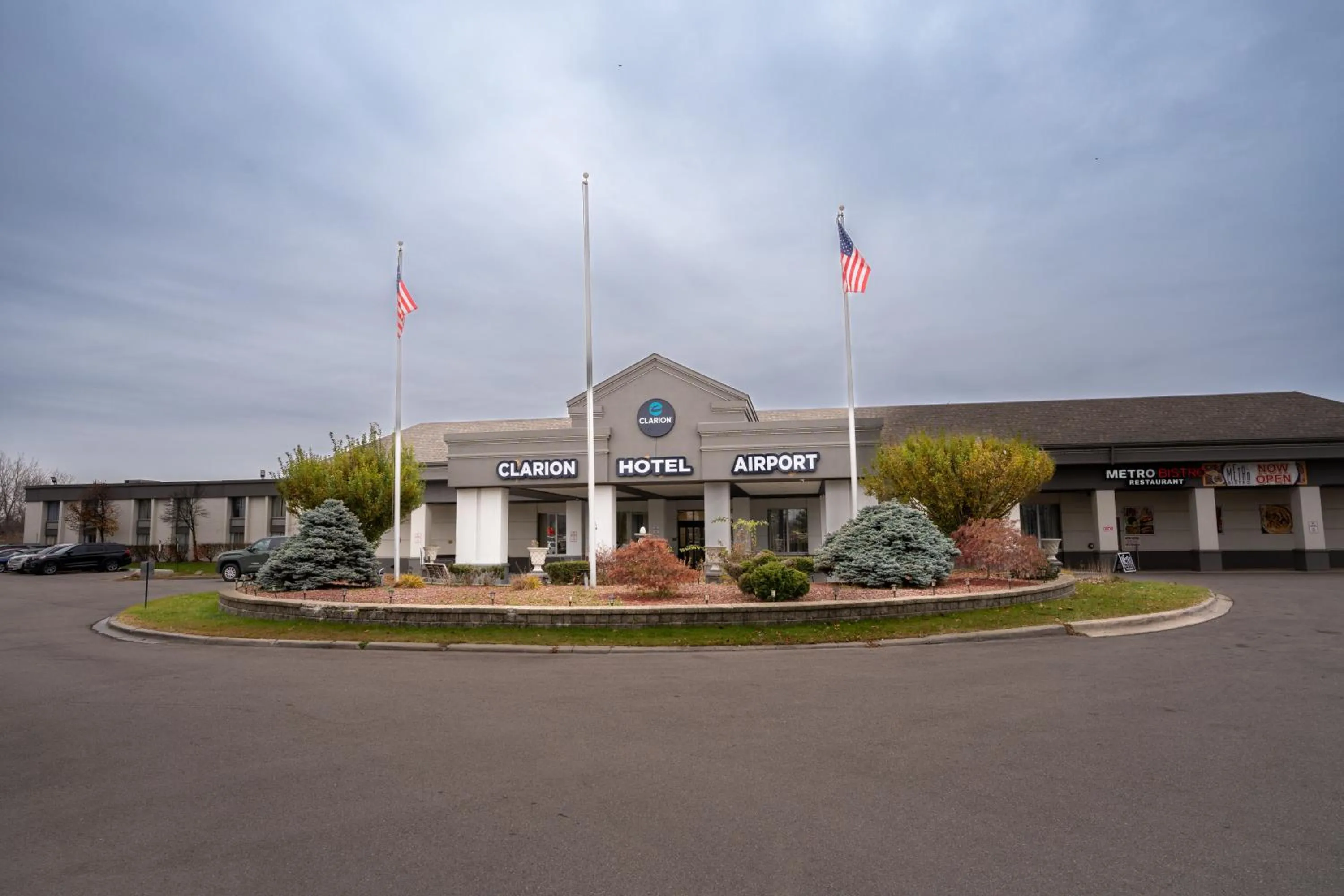 Property building in Clarion Hotel Detroit Metro Airport