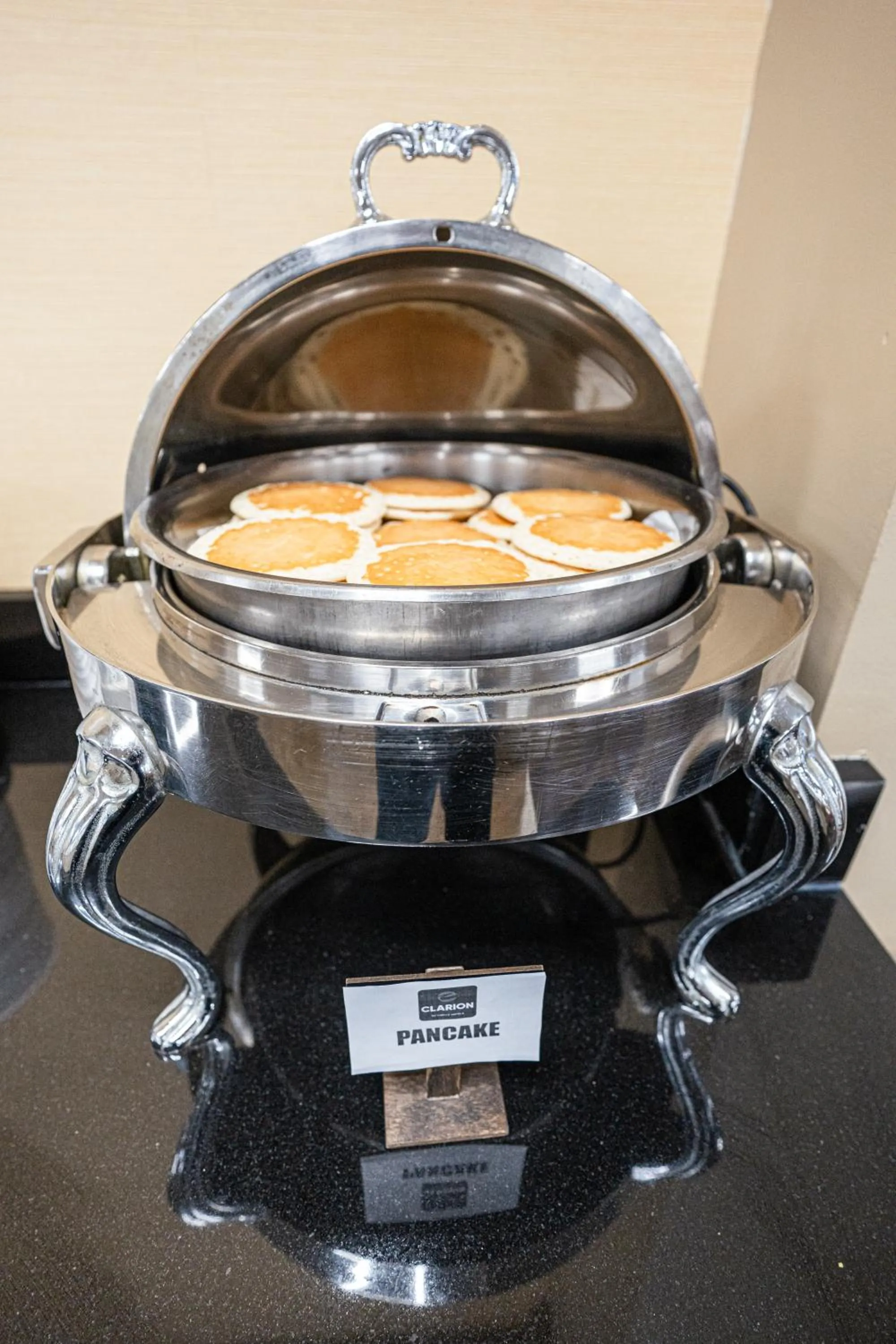 Breakfast in Clarion Hotel Detroit Metro Airport