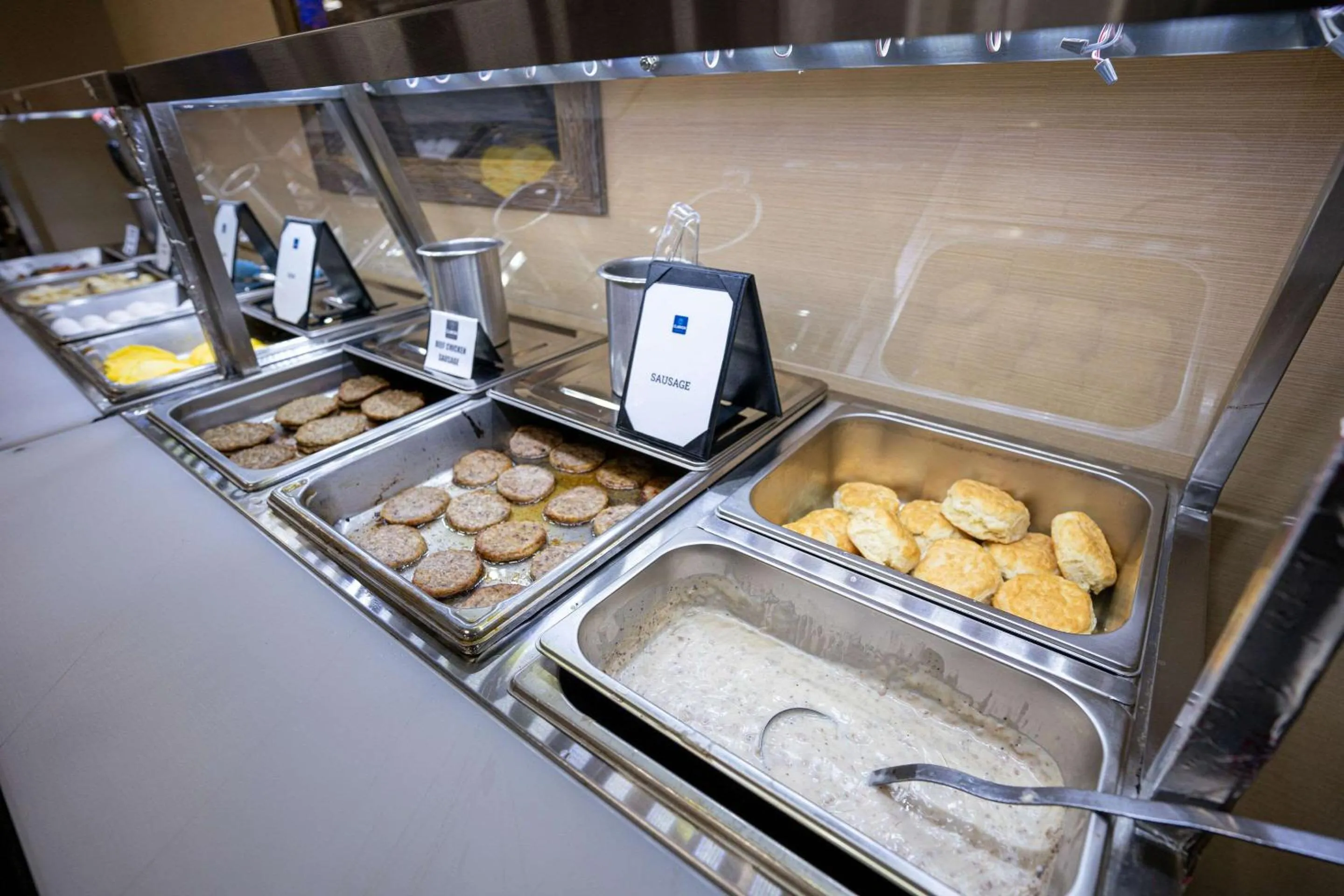 Breakfast in Clarion Hotel Detroit Metro Airport
