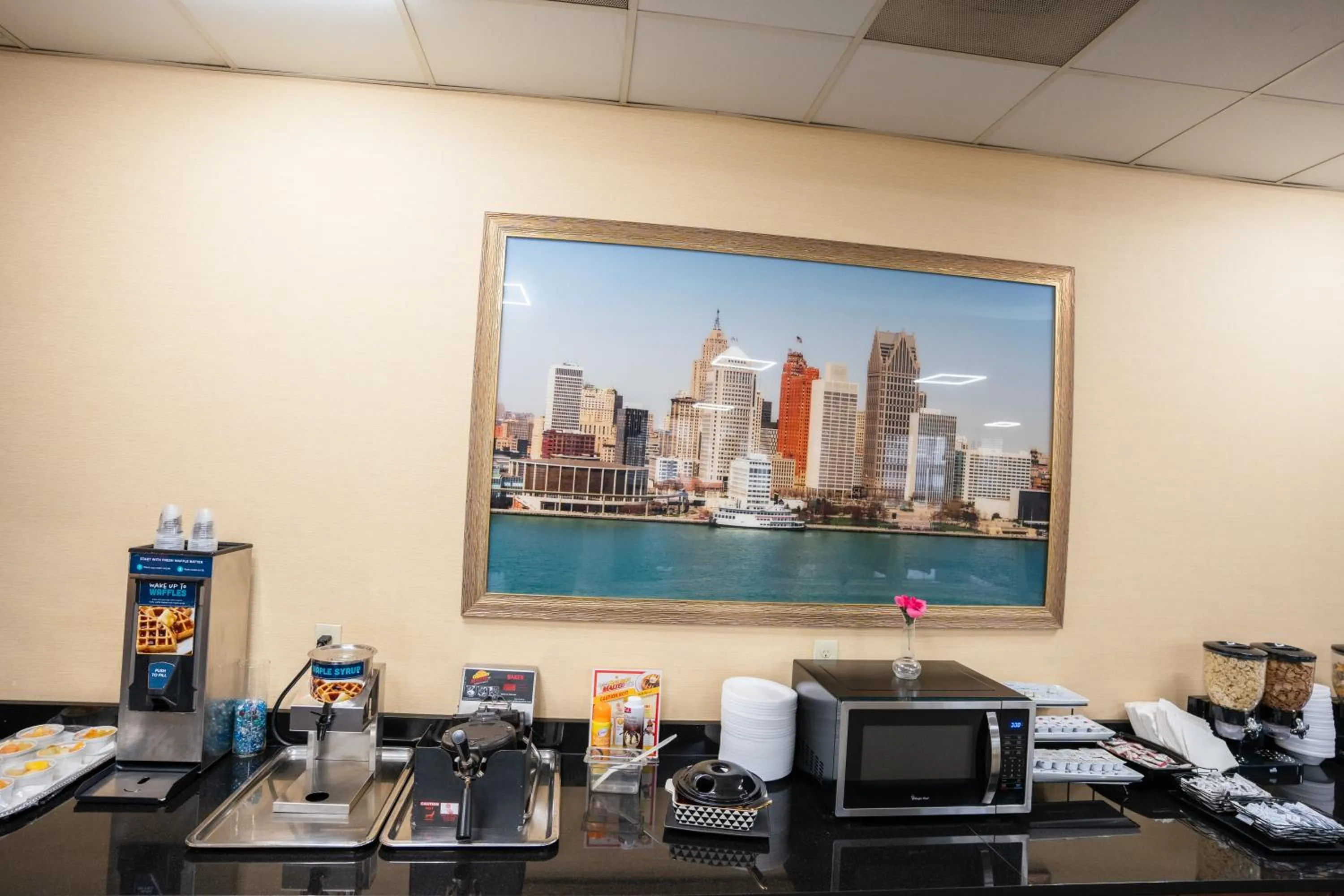 Breakfast in Clarion Hotel Detroit Metro Airport