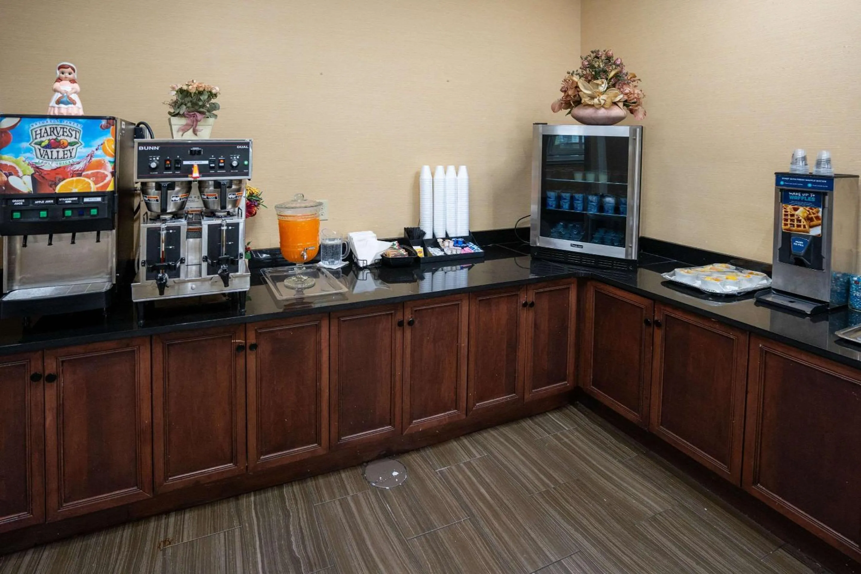 Breakfast in Clarion Hotel Detroit Metro Airport