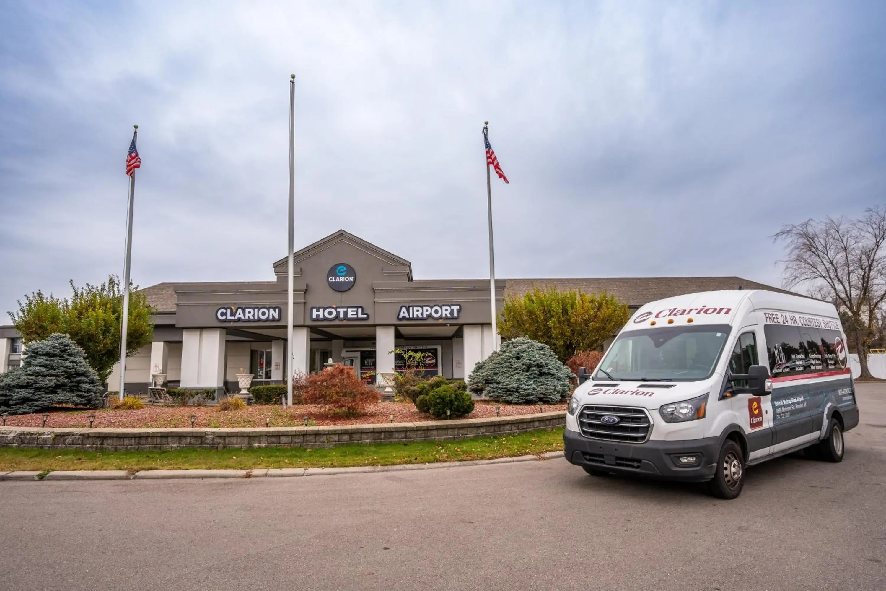 Property building in Clarion Hotel Detroit Metro Airport Property building in Clarion Hotel Detroit Metro Airport