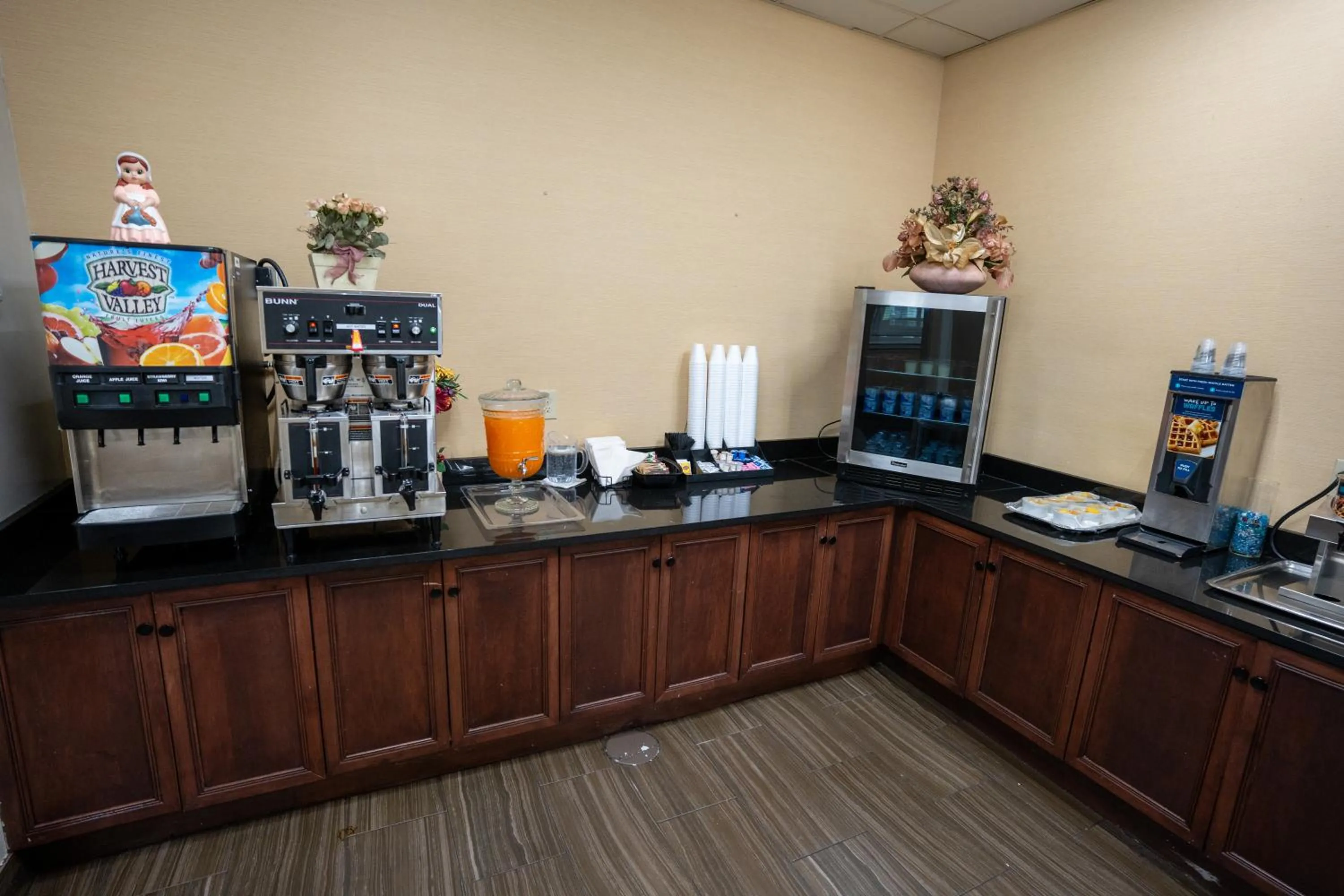 Breakfast in Clarion Hotel Detroit Metro Airport